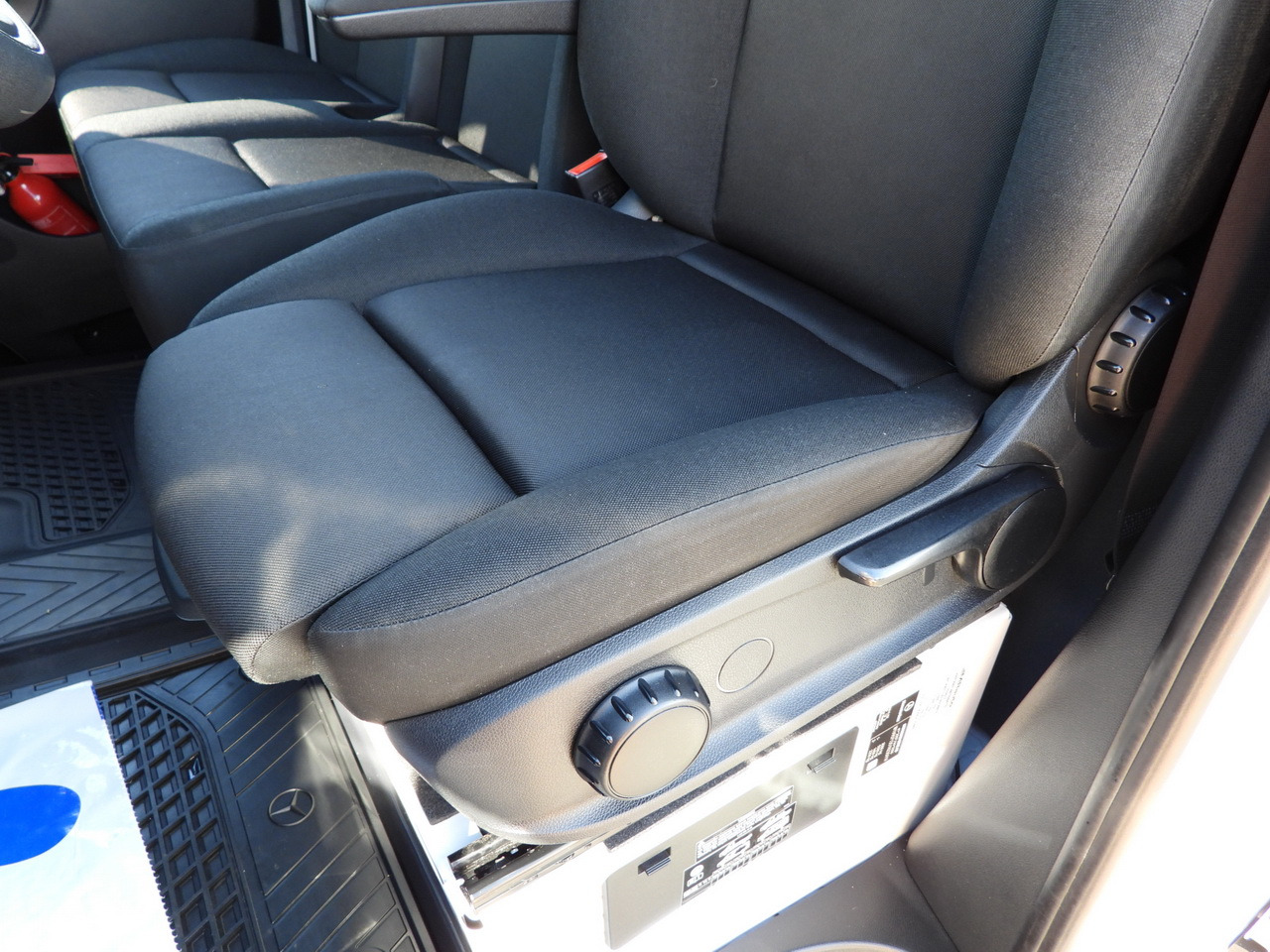 Box van MERCEDES SPRINTER 315 BOX LIFT 8 PALLETS AIR CONDITIONING 150HP: picture 24 Box van MERCEDES SPRINTER 315 BOX LIFT 8 PALLETS AIR CONDITIONING 150HP: picture 24