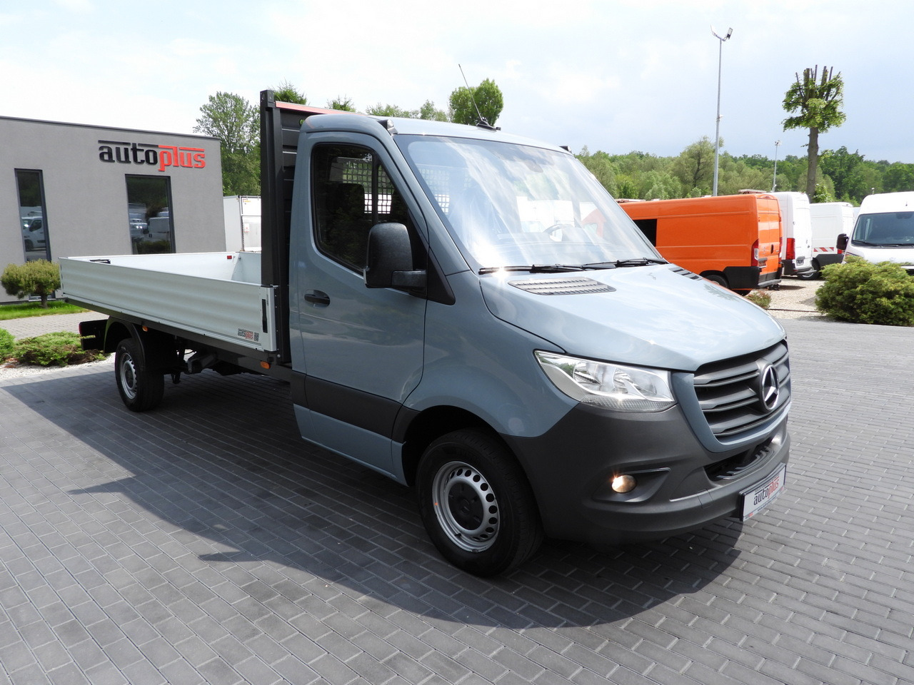 MERCEDES SPRINTER 315 STAKE BODY 8 PALLETS CRUISE CONTROL AIR CONDITIONING  150HP - Open body delivery van: picture 4 MERCEDES SPRINTER 315 STAKE BODY 8 PALLETS CRUISE CONTROL AIR CONDITIONING  150HP - Open body delivery van: picture 4