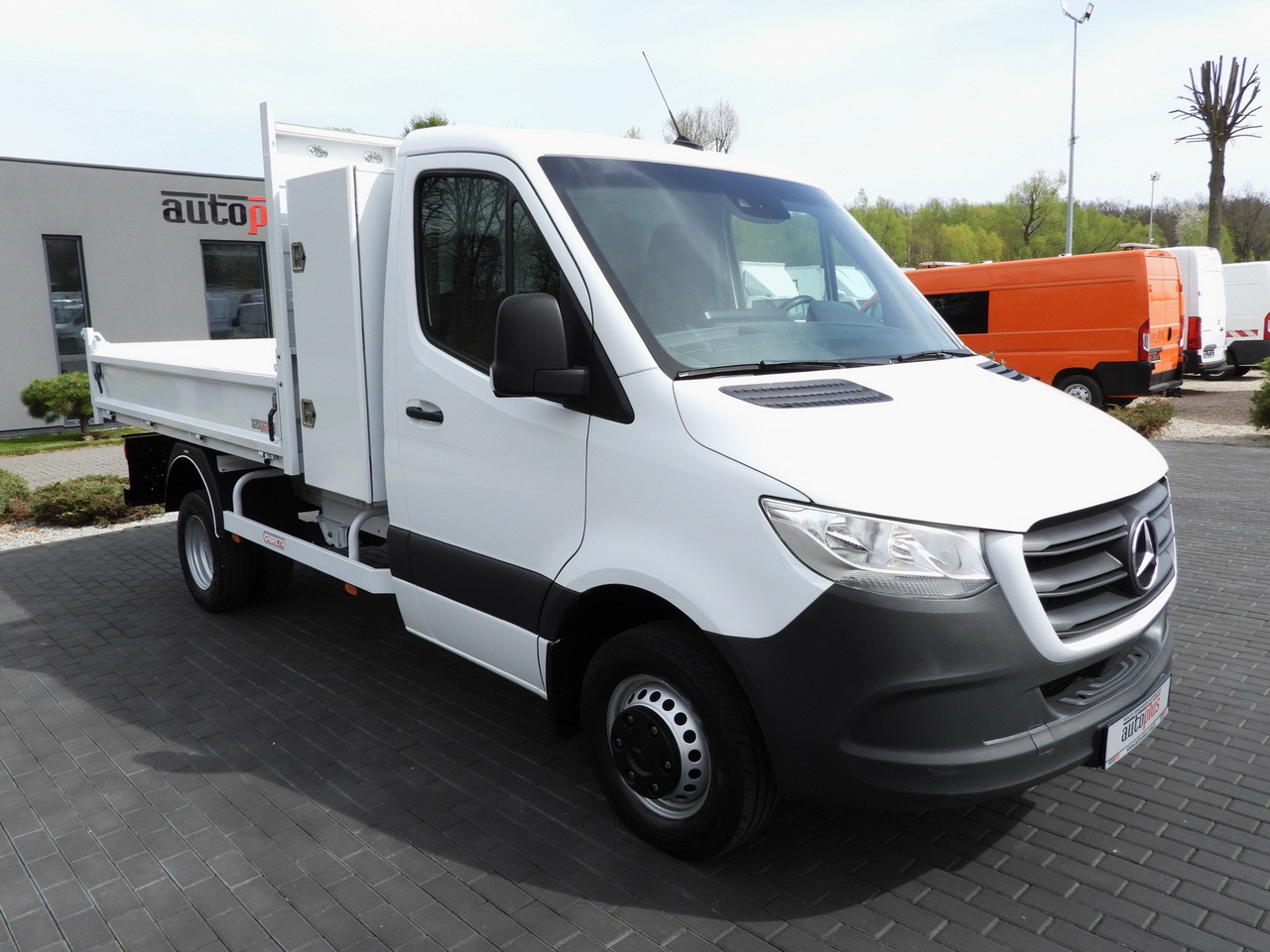 MERCEDES SPRINTER 516 TIPPER CRUISE CONTROL TWIN WHEELS AIR CONDITIONING  160HP - Tipper van: picture 4 MERCEDES SPRINTER 516 TIPPER CRUISE CONTROL TWIN WHEELS AIR CONDITIONING  160HP - Tipper van: picture 4