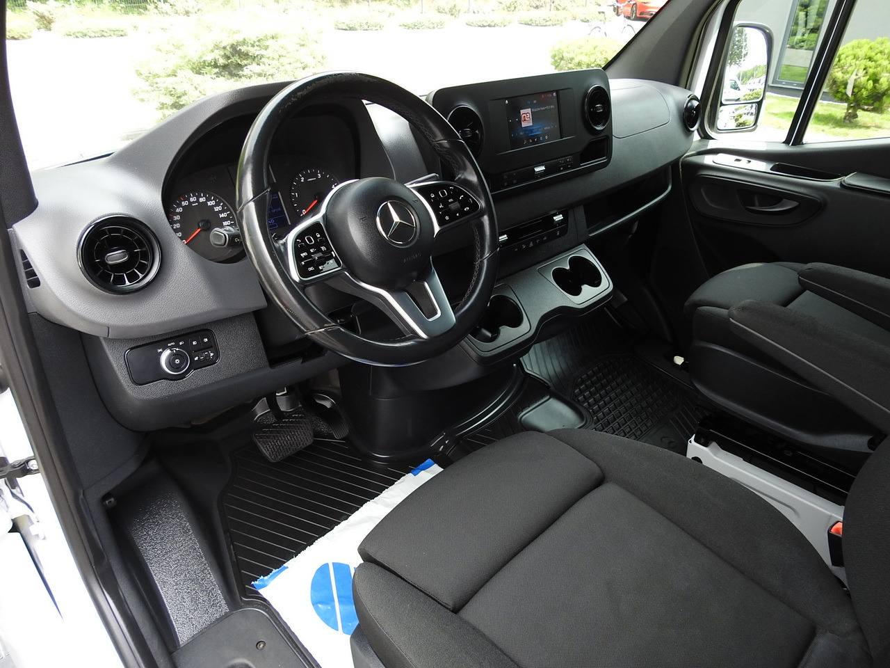 MERCEDES SPRINTER BOX DELIVERY VAN 5 SEATS CRUISE CONTROL NAVIGATION AIR CONDITIONING AUTOMATIC TRANSMISSION   160HP - Panel van: picture 2 MERCEDES SPRINTER BOX DELIVERY VAN 5 SEATS CRUISE CONTROL NAVIGATION AIR CONDITIONING AUTOMATIC TRANSMISSION   160HP - Panel van: picture 2