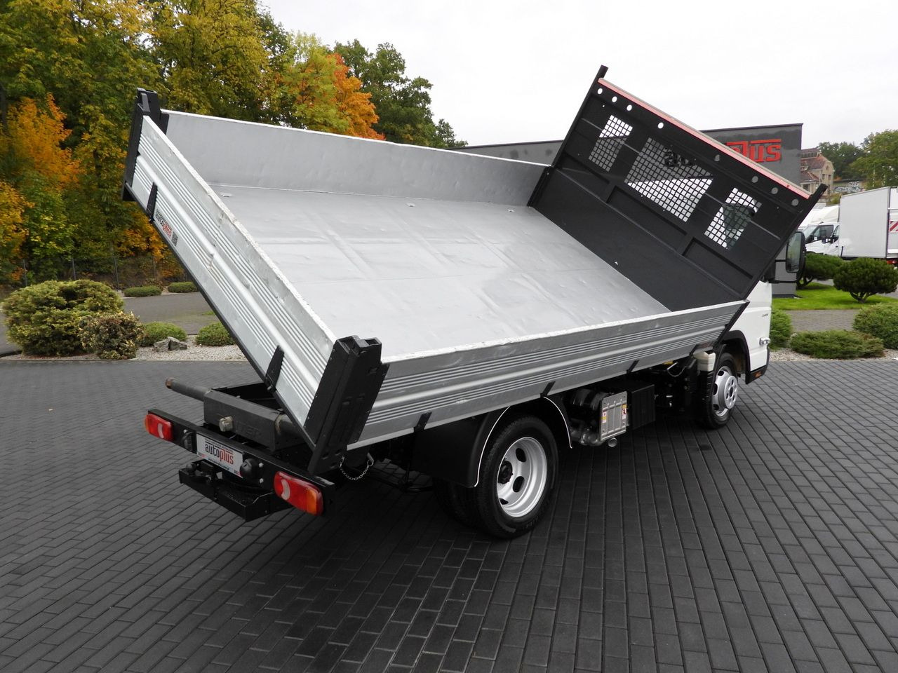 MITSUBISHI CANTER FUSO 3C15 THREE-WAY TIPPER 3 SEATS LED LIGHTS TWIN WHEELS 150HP - Tipper van: picture 3 MITSUBISHI CANTER FUSO 3C15 THREE-WAY TIPPER 3 SEATS LED LIGHTS TWIN WHEELS 150HP - Tipper van: picture 3