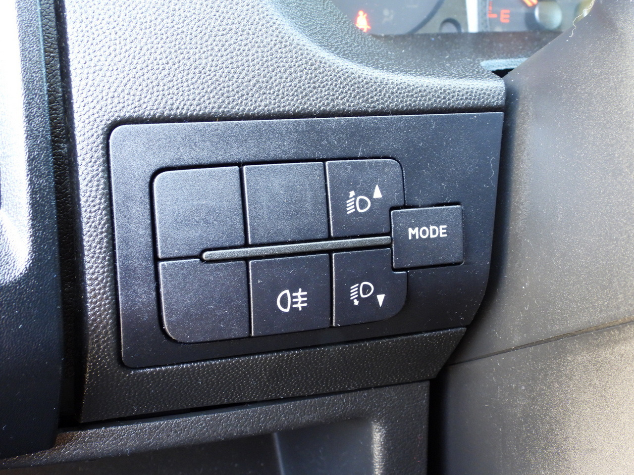 Box van PEUGEOT BOXER BOX LIFT 8 PALLETS CRUISE CONTROL AIR CONDITIONING 130HP: picture 26 Box van PEUGEOT BOXER BOX LIFT 8 PALLETS CRUISE CONTROL AIR CONDITIONING 130HP: picture 26