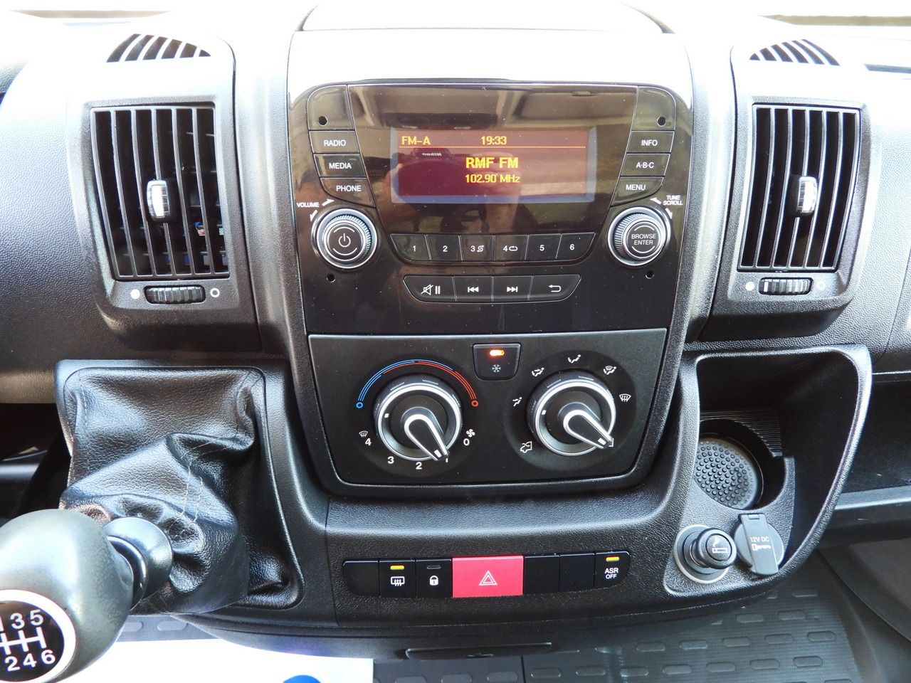 Box van PEUGEOT BOXER BOX LIFT 8 PALLETS CRUISE CONTROL AIR CONDITIONING 130HP: picture 31 Box van PEUGEOT BOXER BOX LIFT 8 PALLETS CRUISE CONTROL AIR CONDITIONING 130HP: picture 31