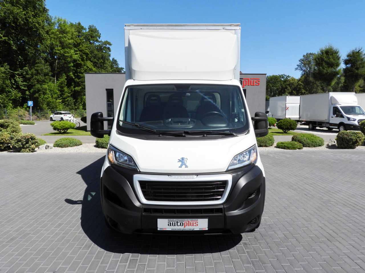 PEUGEOT BOXER BOX LIFT 8 PALLETS CRUISE CONTROL AIR CONDITIONING  130HP - Box van: picture 5 PEUGEOT BOXER BOX LIFT 8 PALLETS CRUISE CONTROL AIR CONDITIONING  130HP - Box van: picture 5