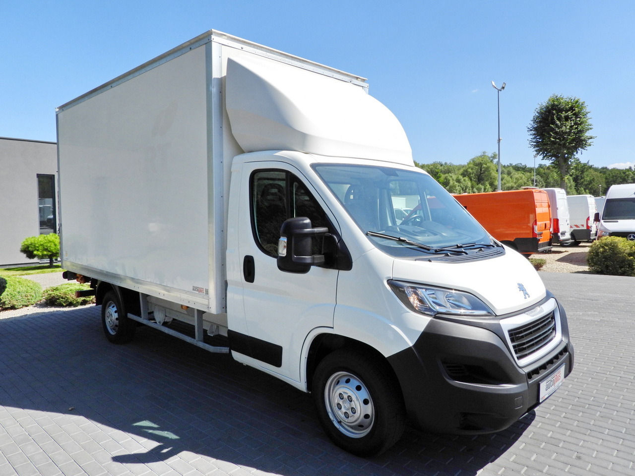 PEUGEOT BOXER BOX LIFT 8 PALLETS CRUISE CONTROL AIR CONDITIONING  130HP - Box van: picture 4 PEUGEOT BOXER BOX LIFT 8 PALLETS CRUISE CONTROL AIR CONDITIONING  130HP - Box van: picture 4