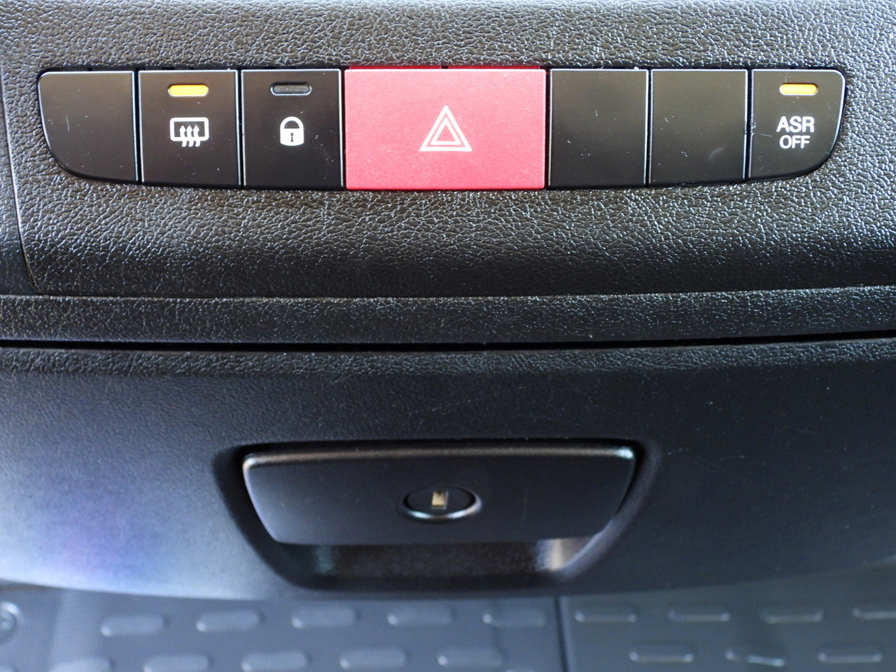 Box van PEUGEOT BOXER BOX LIFT 8 PALLETS CRUISE CONTROL AIR CONDITIONING 130HP: picture 34 Box van PEUGEOT BOXER BOX LIFT 8 PALLETS CRUISE CONTROL AIR CONDITIONING 130HP: picture 34