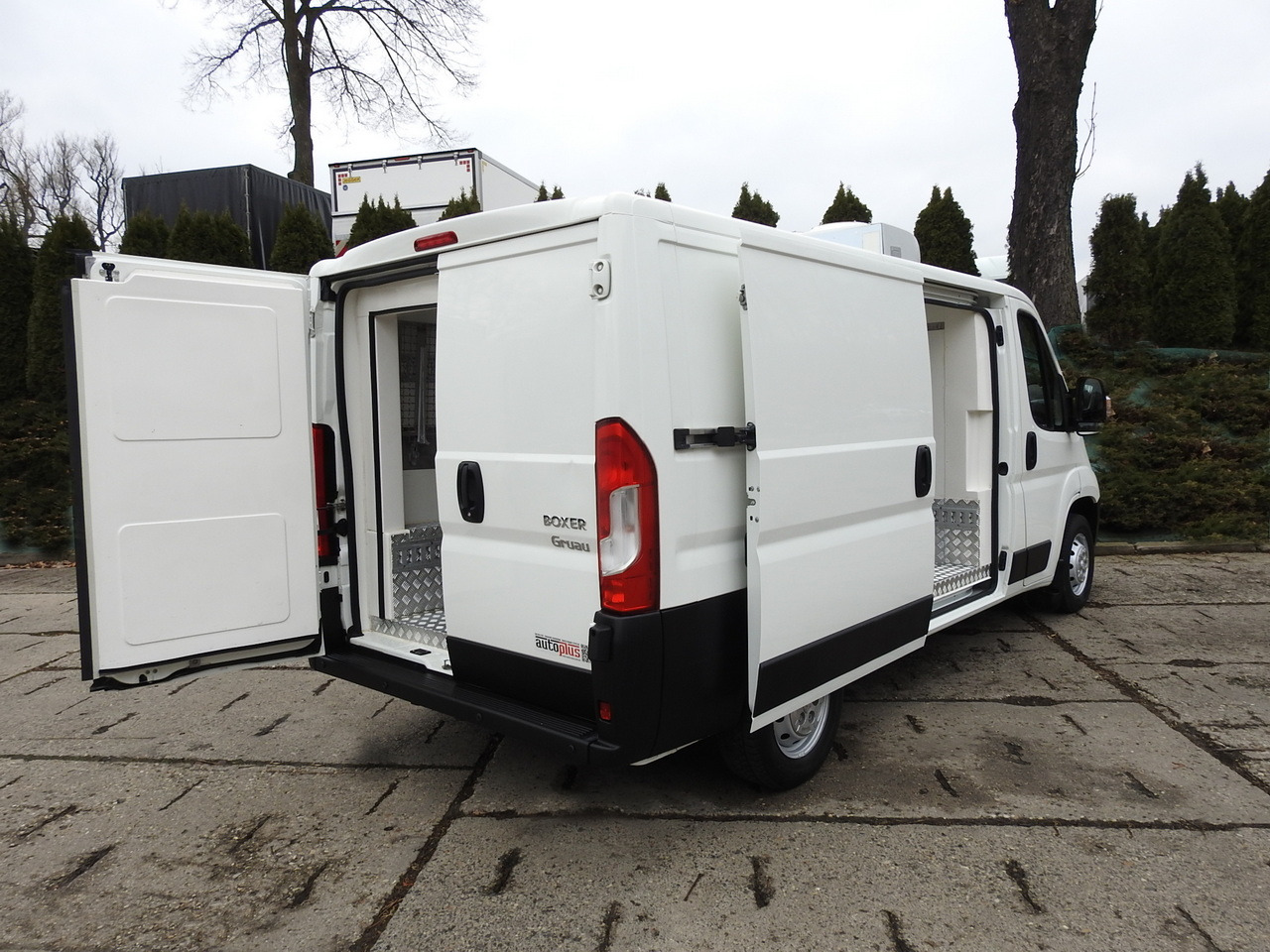 PEUGEOT BOXER REFRIGERATOR VAN -5*C TWO COMPARTMENTS CRUISE CONTROL AIR CONDITIONING 120HP - Refrigerated van: picture 3 PEUGEOT BOXER REFRIGERATOR VAN -5*C TWO COMPARTMENTS CRUISE CONTROL AIR CONDITIONING 120HP - Refrigerated van: picture 3