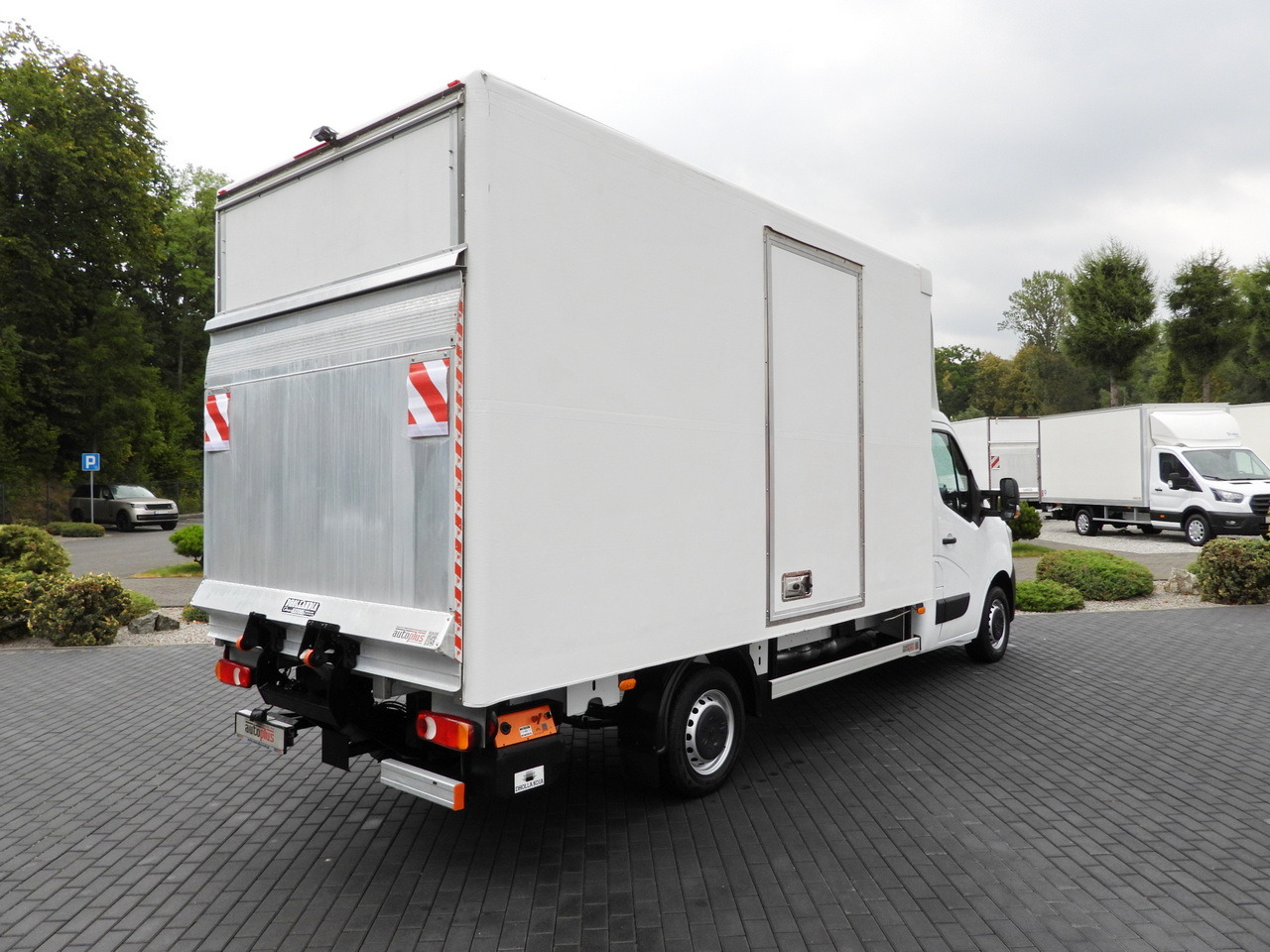 RENAULT MASTER BOX LIFT 8 PALLETS CRUISE CONTROL LED LIGHTS AIR CONDITIONING 145HP - Box van: picture 3 RENAULT MASTER BOX LIFT 8 PALLETS CRUISE CONTROL LED LIGHTS AIR CONDITIONING 145HP - Box van: picture 3