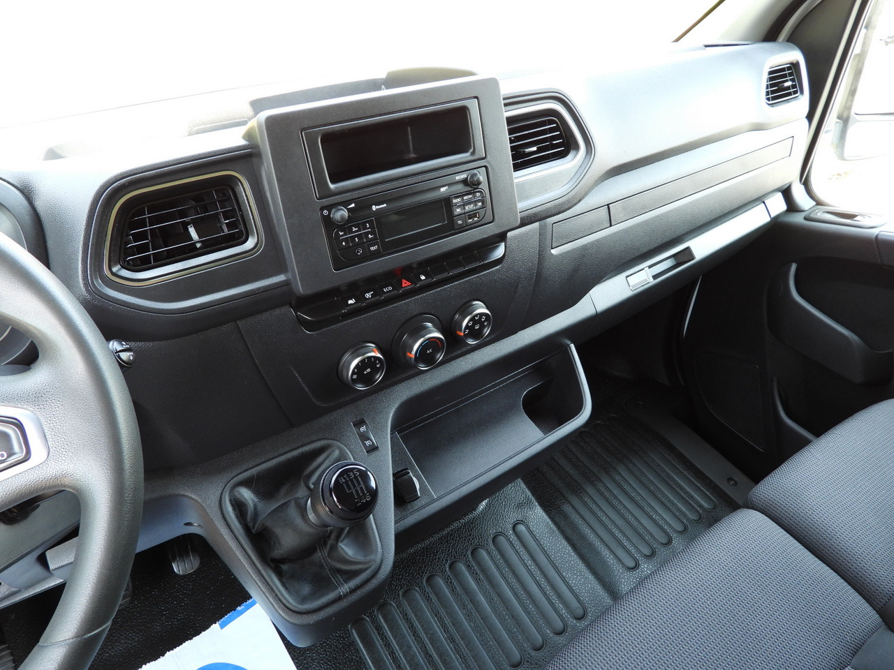 Box van RENAULT MASTER  BOX LIFT 8 PALLETS CRUISE CONTROL LED LIGHTS AIR CONDITIONING  165HP: picture 32