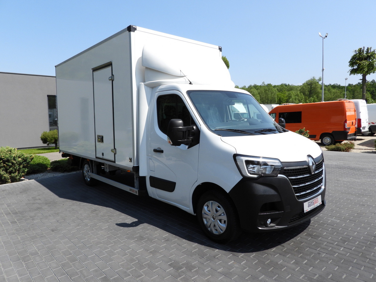RENAULT MASTER BOX LIFT 8 PALLETS CRUISE CONTROL LED LIGHTS AIR CONDITIONING 165HP - Refrigerated van: picture 4 RENAULT MASTER BOX LIFT 8 PALLETS CRUISE CONTROL LED LIGHTS AIR CONDITIONING 165HP - Refrigerated van: picture 4