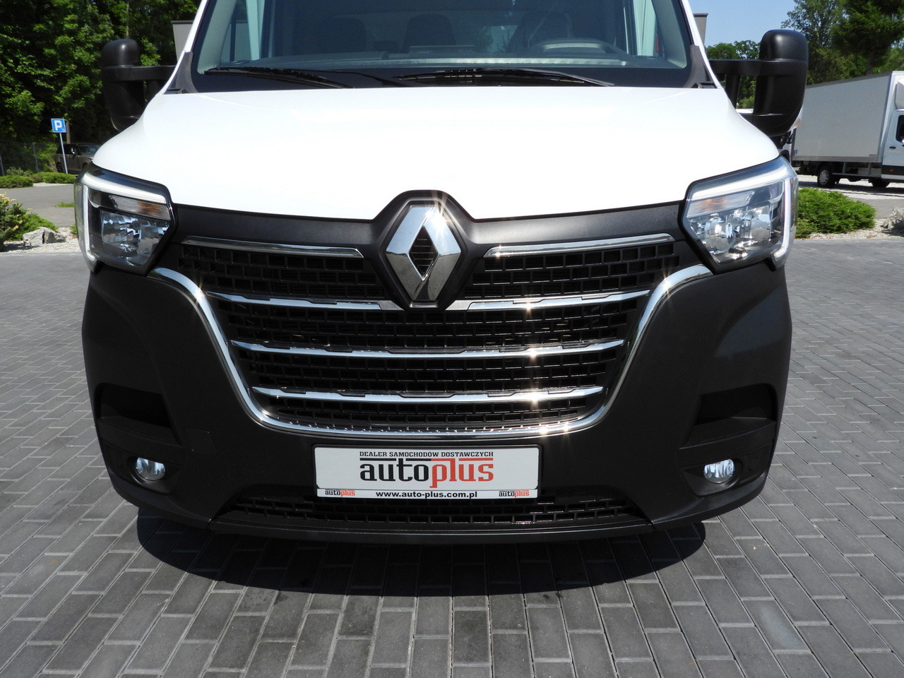 Box van RENAULT MASTER  BOX LIFT 8 PALLETS CRUISE CONTROL LED LIGHTS AIR CONDITIONING  165HP: picture 15