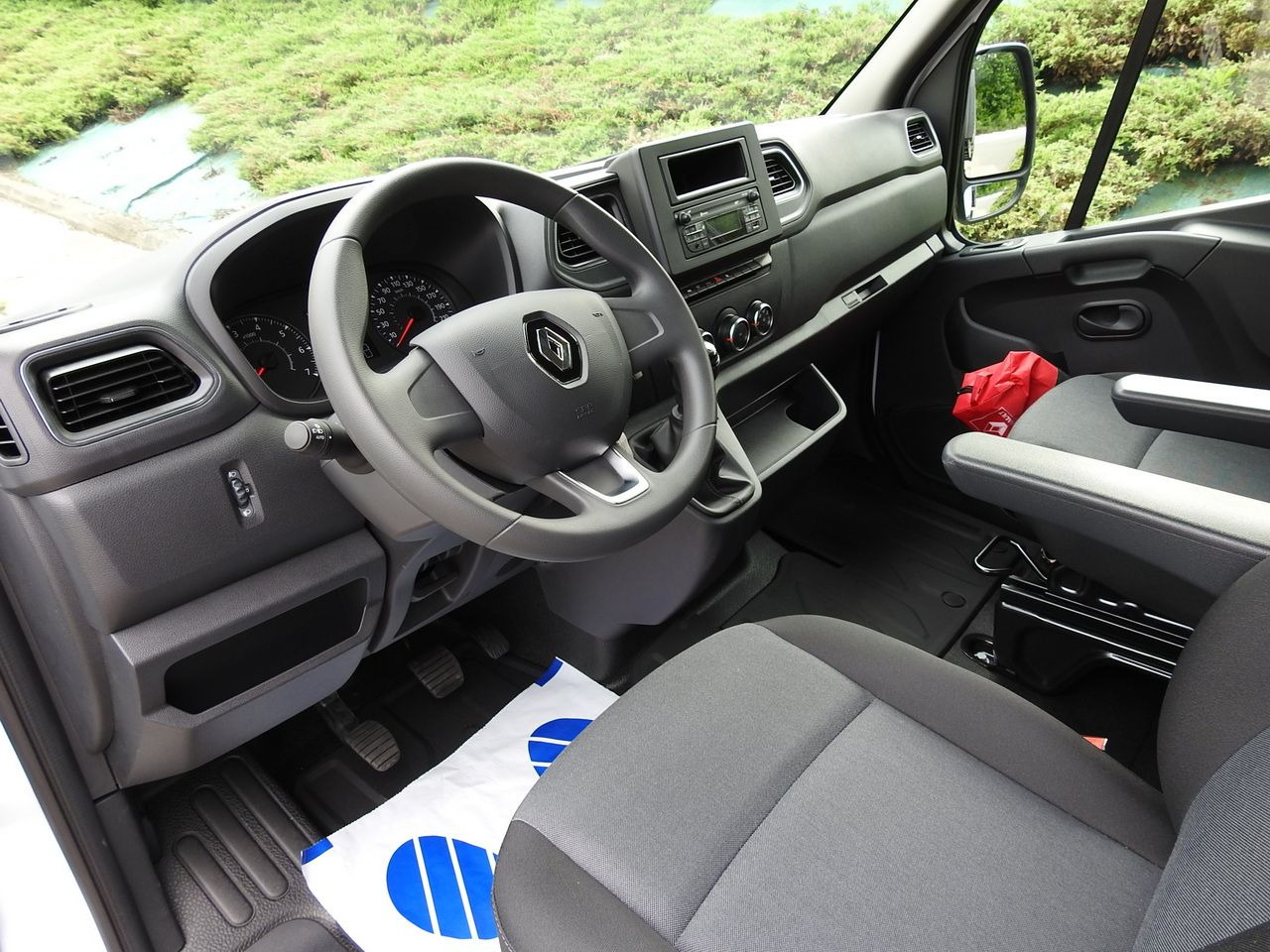 RENAULT MASTER - Tipper van: picture 2 RENAULT MASTER - Tipper van: picture 2