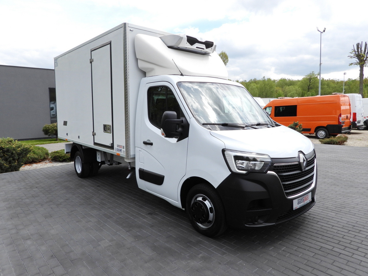 RENAULT MASTER REGRIGERATOR BOX -10*C CRUISE CONTROL LED LIGHTS TWIN WHEELS AIR CONDITIONING 145HP - Refrigerated van: picture 4 RENAULT MASTER REGRIGERATOR BOX -10*C CRUISE CONTROL LED LIGHTS TWIN WHEELS AIR CONDITIONING 145HP - Refrigerated van: picture 4