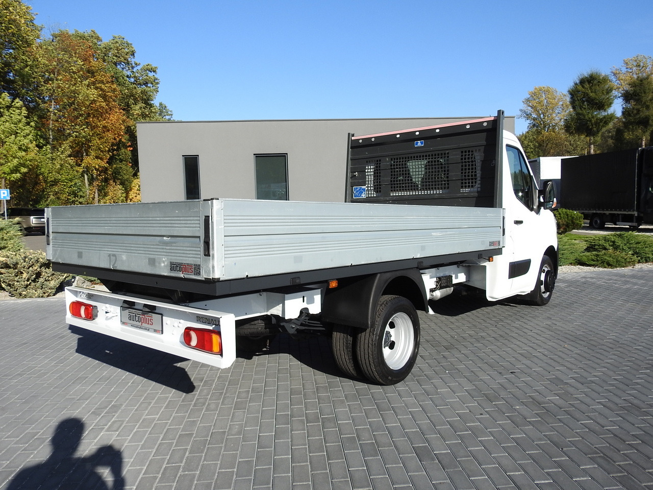 RENAULT MASTER STAKE BODY CRUISE CONTROL AIR CONDITIONING LED LIGHTS TWIN WHEELS 130HP - Open body delivery van: picture 3 RENAULT MASTER STAKE BODY CRUISE CONTROL AIR CONDITIONING LED LIGHTS TWIN WHEELS 130HP - Open body delivery van: picture 3