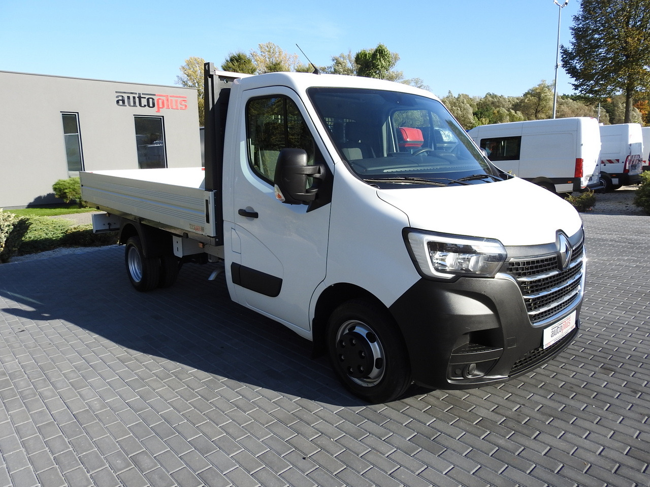 RENAULT MASTER STAKE BODY CRUISE CONTROL AIR CONDITIONING LED LIGHTS TWIN WHEELS 130HP - Open body delivery van: picture 4 RENAULT MASTER STAKE BODY CRUISE CONTROL AIR CONDITIONING LED LIGHTS TWIN WHEELS 130HP - Open body delivery van: picture 4