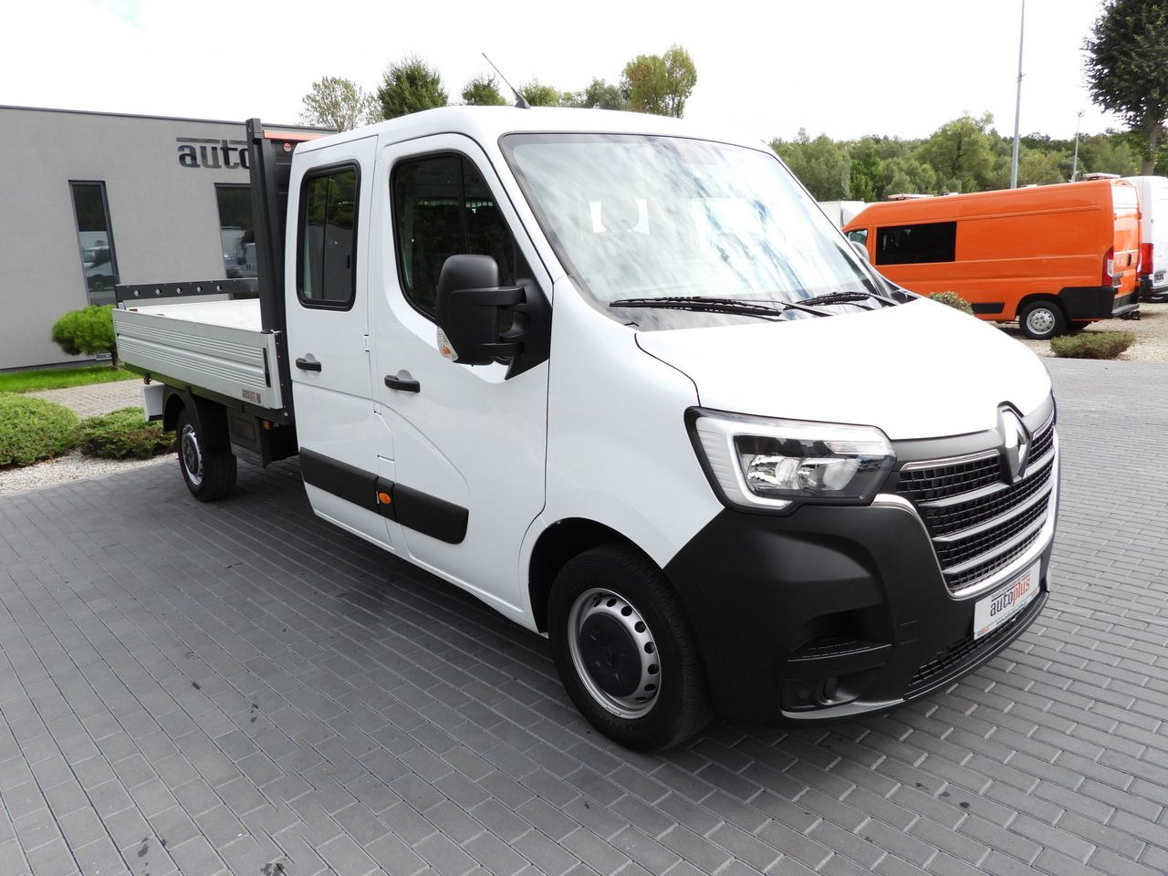 RENAULT MASTER STAKE BODY DOUBLE CABIN DOKA 7 SEATS LED LIGHTS AIR CONDITIONING 145HP - Open body delivery van: picture 4 RENAULT MASTER STAKE BODY DOUBLE CABIN DOKA 7 SEATS LED LIGHTS AIR CONDITIONING 145HP - Open body delivery van: picture 4