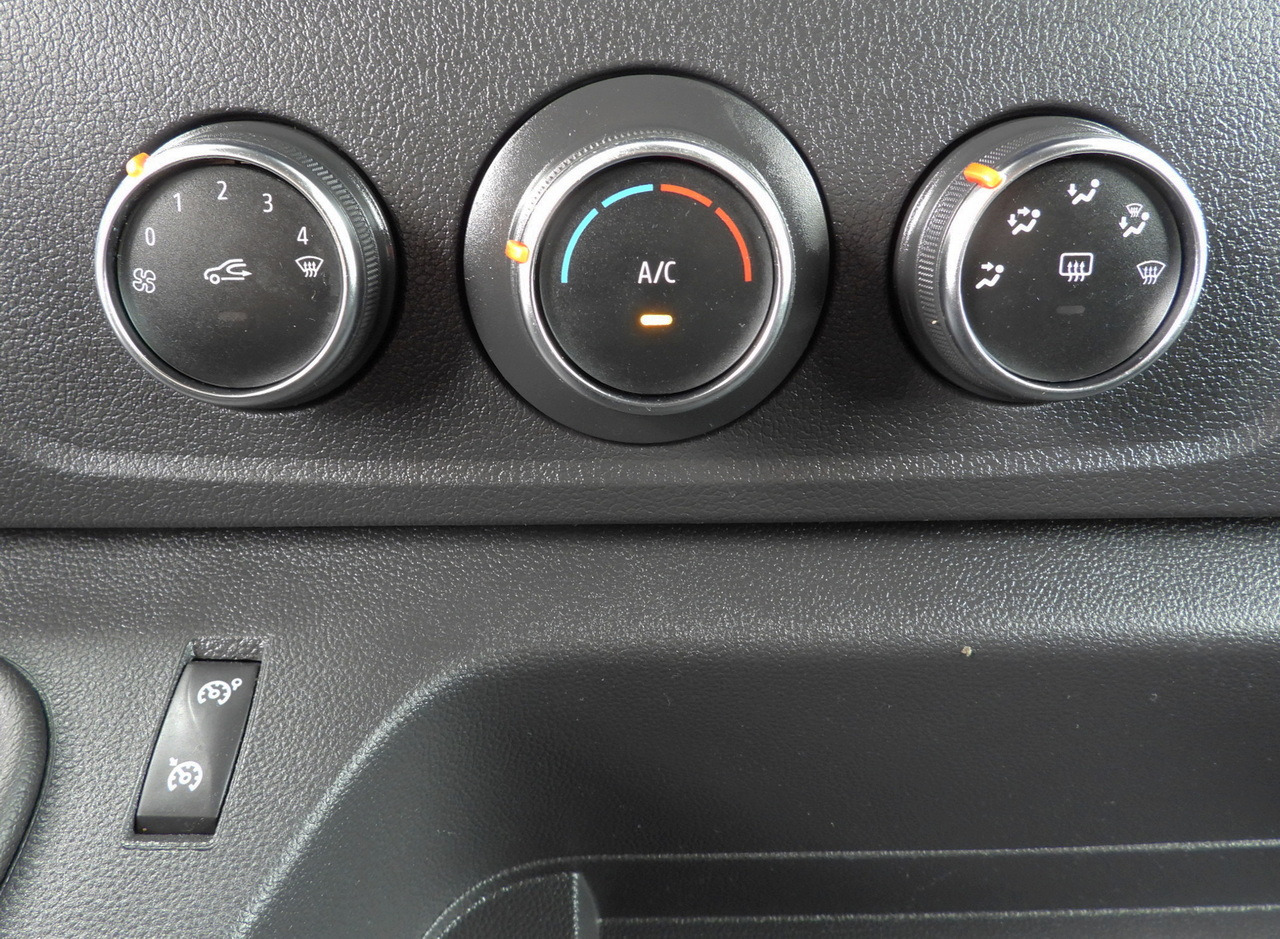 Curtain side van RENAULT MASTER TARPAULIN 10 PALLETS WEBASTO CRUISE CONTROL LED LIGHTS AIR CONDITIONING 165HP: picture 37 Curtain side van RENAULT MASTER TARPAULIN 10 PALLETS WEBASTO CRUISE CONTROL LED LIGHTS AIR CONDITIONING 165HP: picture 37