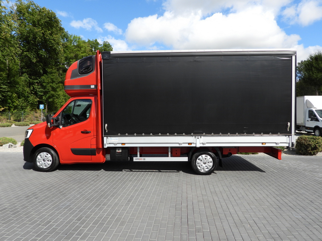 Curtain side van RENAULT MASTER TARPAULIN 10 PALLETS WEBASTO CRUISE CONTROL LED LIGHTS AIR CONDITIONING 165HP: picture 9 Curtain side van RENAULT MASTER TARPAULIN 10 PALLETS WEBASTO CRUISE CONTROL LED LIGHTS AIR CONDITIONING 165HP: picture 9