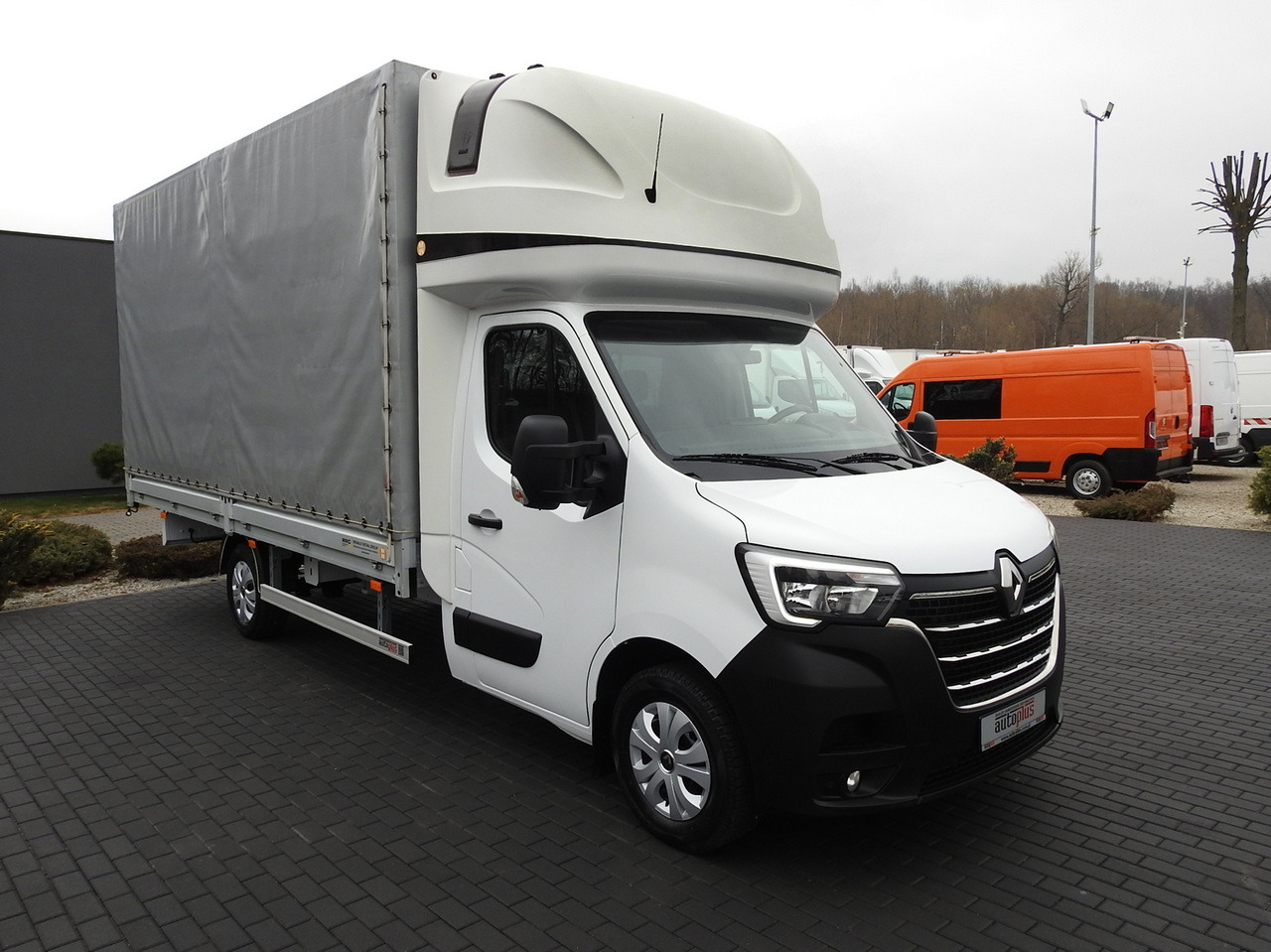 RENAULT MASTER TARPAULIN 10 PALLETS WEBASTO CRUISE CONTROL LED LIGHTS PNEUMATICS AIR CONDITIONING 165HP - Curtain side van: picture 4 RENAULT MASTER TARPAULIN 10 PALLETS WEBASTO CRUISE CONTROL LED LIGHTS PNEUMATICS AIR CONDITIONING 165HP - Curtain side van: picture 4