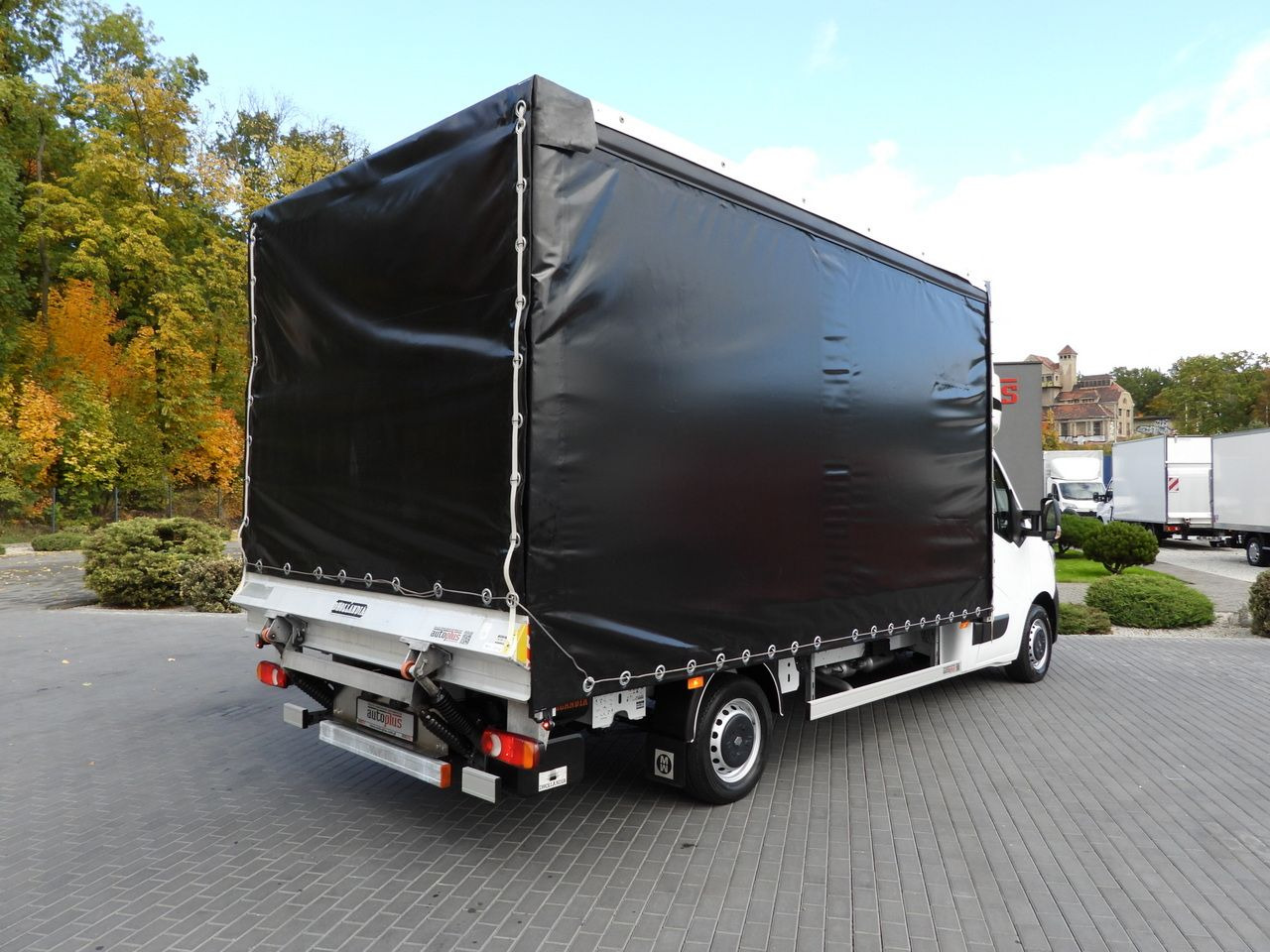 RENAULT MASTER TARPAULIN LIFT 10 PALLETS CRUISE CONTROL LED LIGHTS AIR CONDITIONING 165HP - Curtain side van: picture 3 RENAULT MASTER TARPAULIN LIFT 10 PALLETS CRUISE CONTROL LED LIGHTS AIR CONDITIONING 165HP - Curtain side van: picture 3