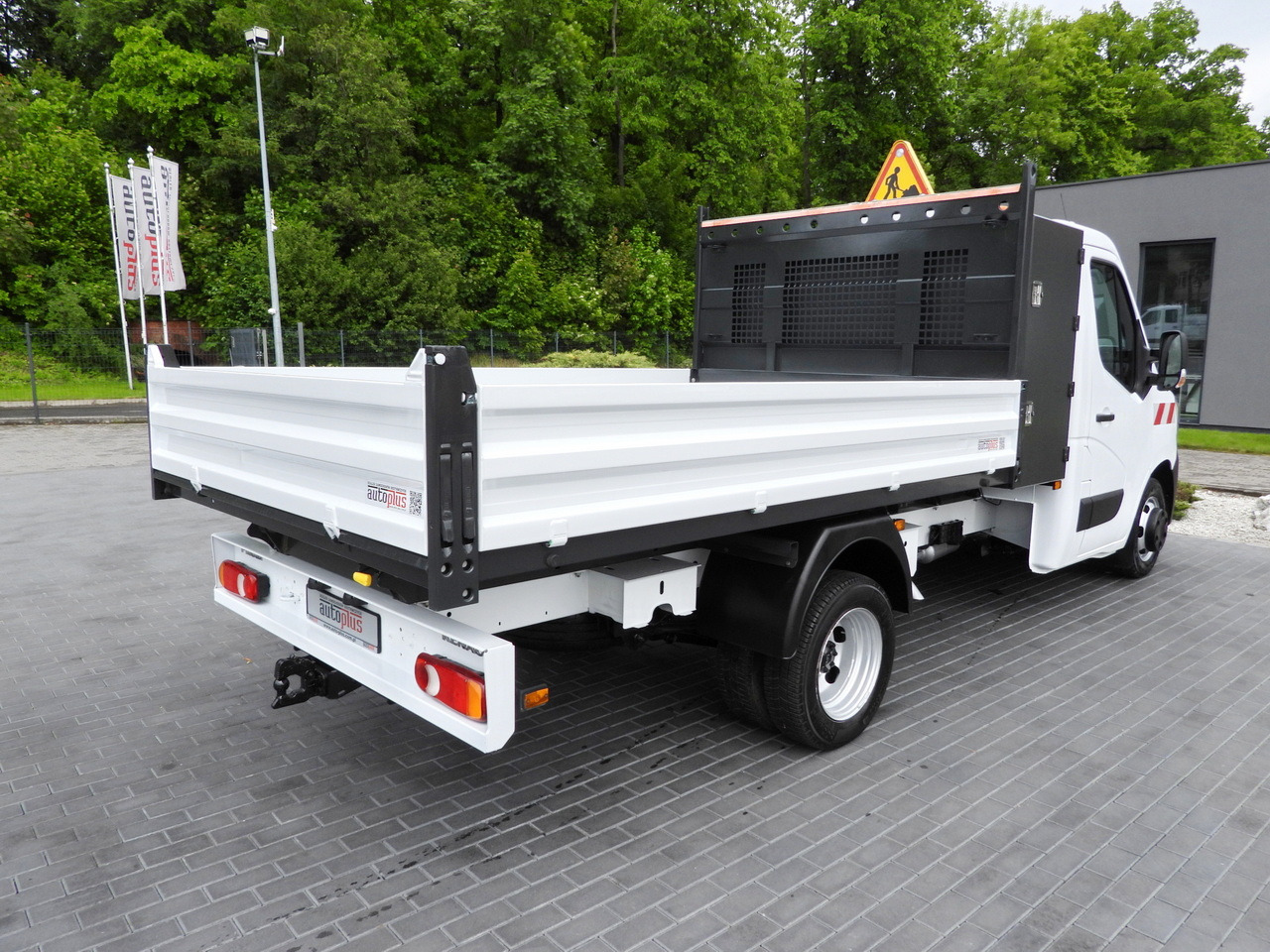 Tipper van RENAULT MASTER TIPPER CRUISE CONTROL LED LIGHTS TWIN WHEELS AIR CONDITIONING  130HP: picture 12 Tipper van RENAULT MASTER TIPPER CRUISE CONTROL LED LIGHTS TWIN WHEELS AIR CONDITIONING  130HP: picture 12