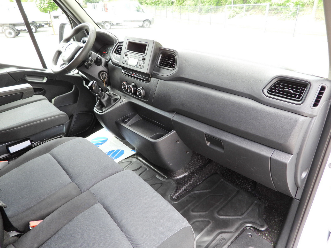 Tipper van RENAULT MASTER TIPPER CRUISE CONTROL LED LIGHTS TWIN WHEELS AIR CONDITIONING  130HP: picture 41 Tipper van RENAULT MASTER TIPPER CRUISE CONTROL LED LIGHTS TWIN WHEELS AIR CONDITIONING  130HP: picture 41