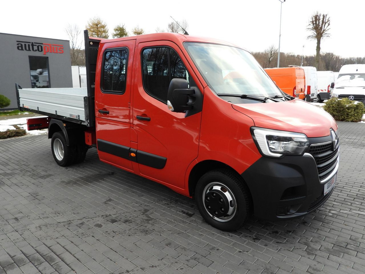 RENAULT MASTER TIPPER DOUBLE CABIN DOKA 6 SEATS CRUISE CONTROL LED LIGHTS TWIN WHEELS AIR CONDITIONING 145HP - Tipper van: picture 4 RENAULT MASTER TIPPER DOUBLE CABIN DOKA 6 SEATS CRUISE CONTROL LED LIGHTS TWIN WHEELS AIR CONDITIONING 145HP - Tipper van: picture 4