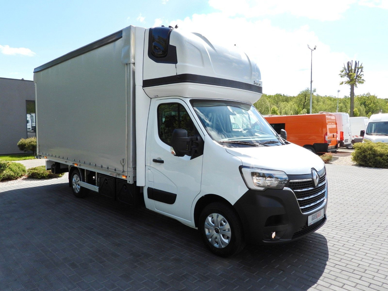 Renault MASTER PRITSCHE PLANE 10 PALETTEN WEBASTO A/C - Curtain side van: picture 4 Renault MASTER PRITSCHE PLANE 10 PALETTEN WEBASTO A/C - Curtain side van: picture 4
