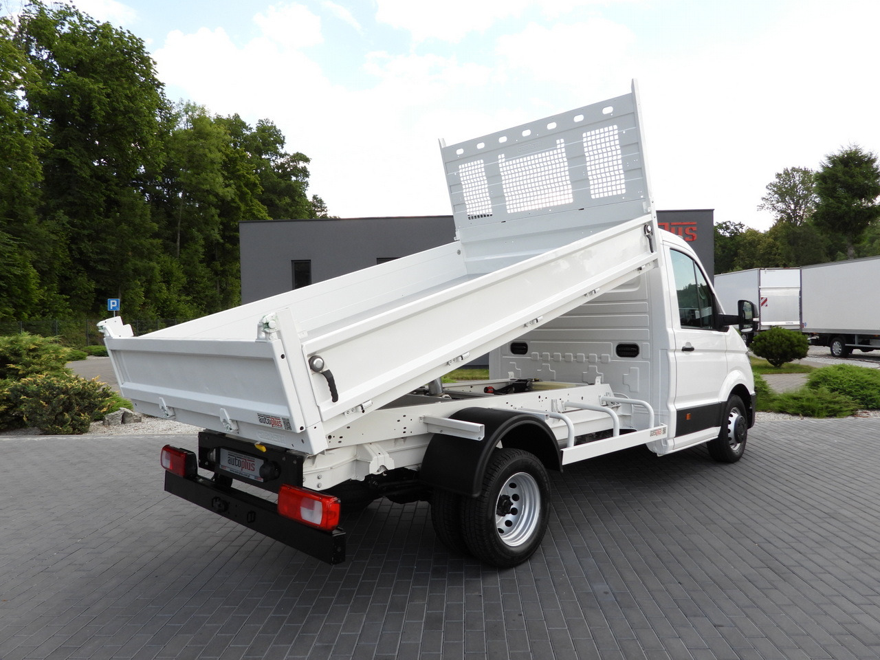 VOLKSWAGEN CRAFTER TIPPER CRUISE CONTROL TWIN WHEELS AIR CONDITIONING 180HP - Tipper van: picture 3 VOLKSWAGEN CRAFTER TIPPER CRUISE CONTROL TWIN WHEELS AIR CONDITIONING 180HP - Tipper van: picture 3