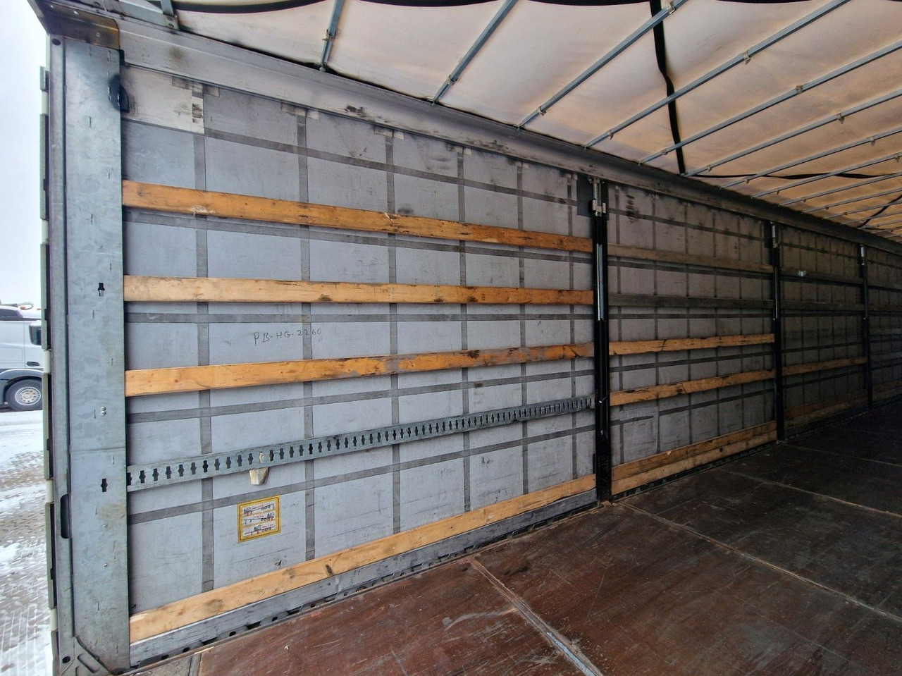 Curtainsider semi-trailer Fliegl SZS320 / Hubdach / EDSCHA / Mega: picture 13 Curtainsider semi-trailer Fliegl SZS320 / Hubdach / EDSCHA / Mega: picture 13