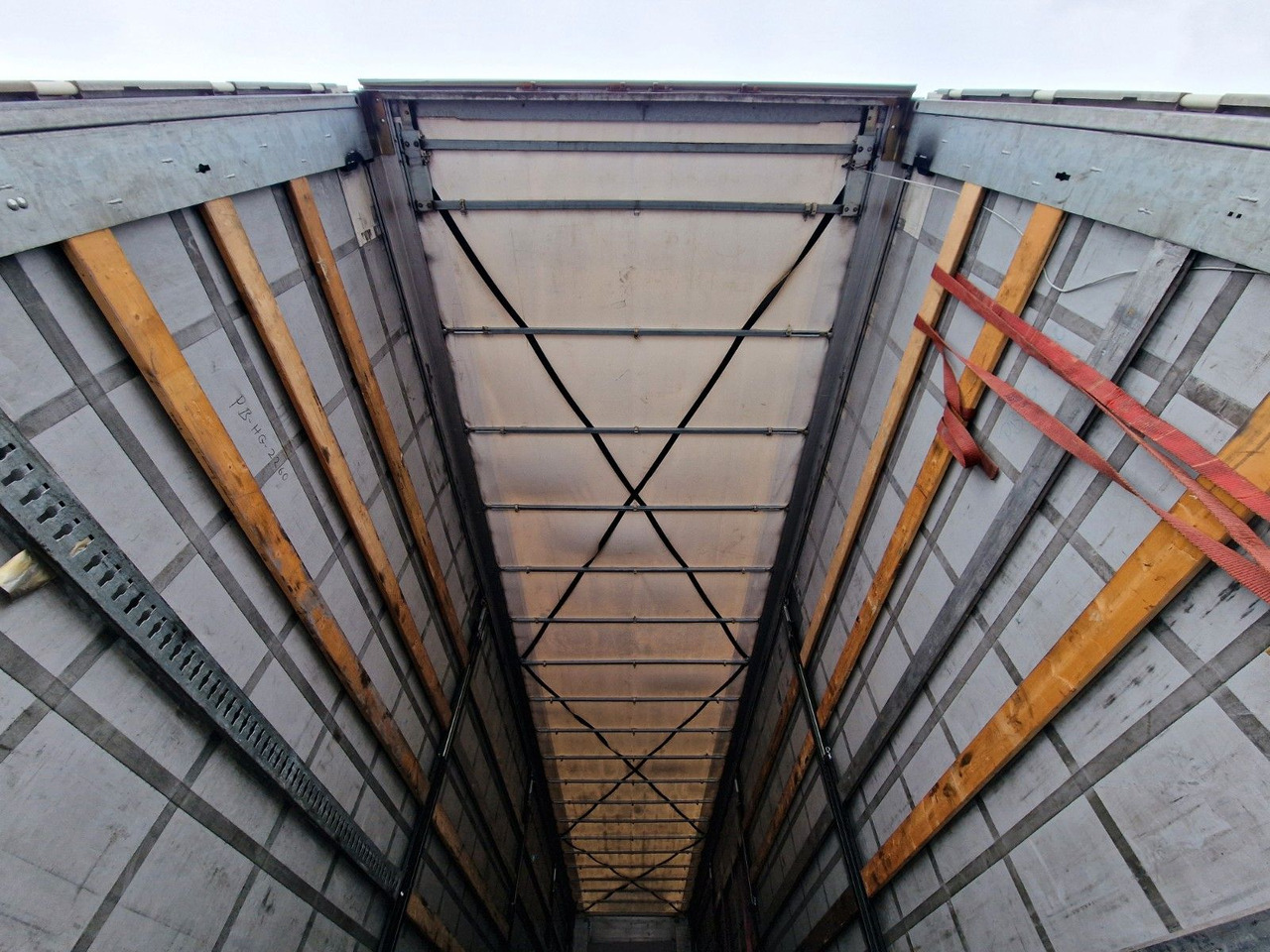 Curtainsider semi-trailer Fliegl SZS320 / Hubdach / EDSCHA / Mega: picture 11 Curtainsider semi-trailer Fliegl SZS320 / Hubdach / EDSCHA / Mega: picture 11