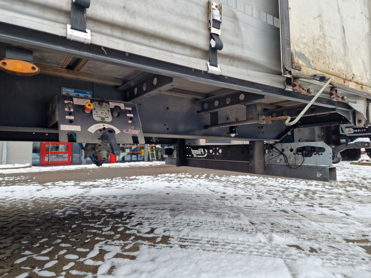 Curtainsider semi-trailer Fliegl SZS320 / Hubdach / EDSCHA / Mega: picture 21 Curtainsider semi-trailer Fliegl SZS320 / Hubdach / EDSCHA / Mega: picture 21