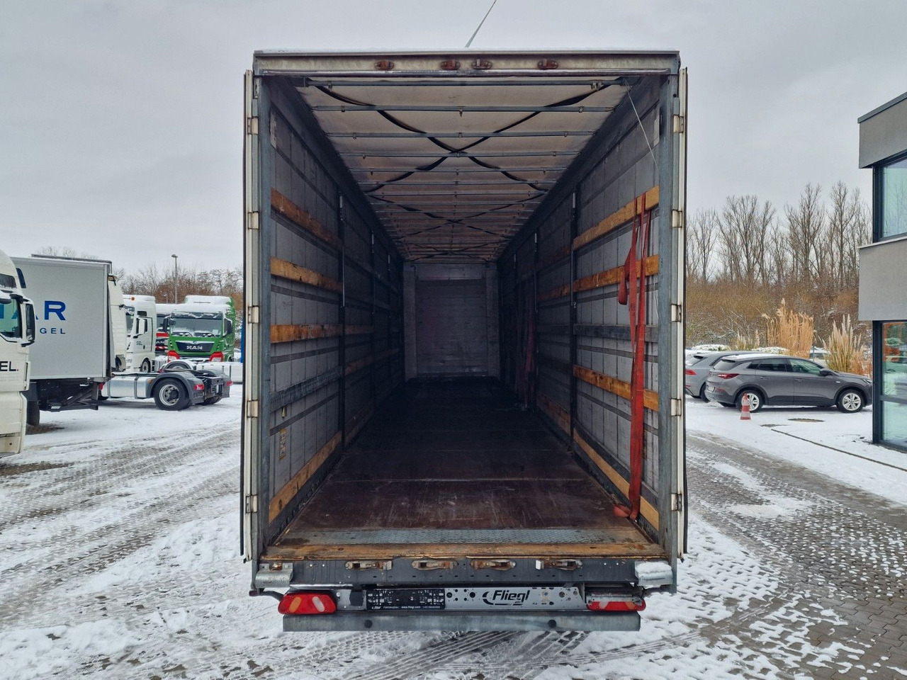 Curtainsider semi-trailer Fliegl SZS320 / Hubdach / EDSCHA / Mega: picture 9 Curtainsider semi-trailer Fliegl SZS320 / Hubdach / EDSCHA / Mega: picture 9