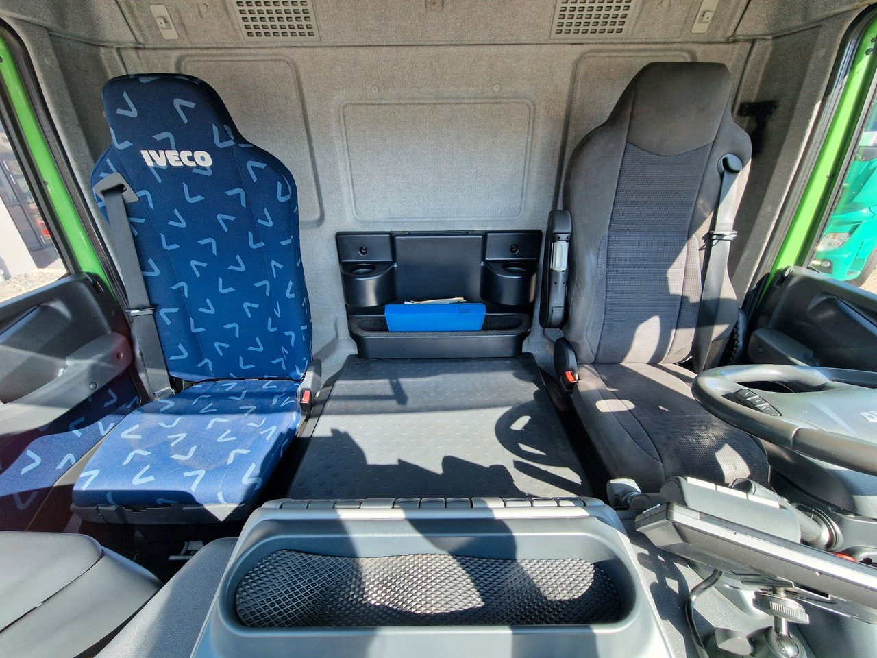Box truck Iveco Stralis 360 / Ladebordwand: picture 21