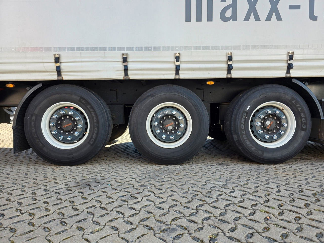 Curtainsider semi-trailer Kögel S24-1 / Palettenkasten / Liftachse: picture 37