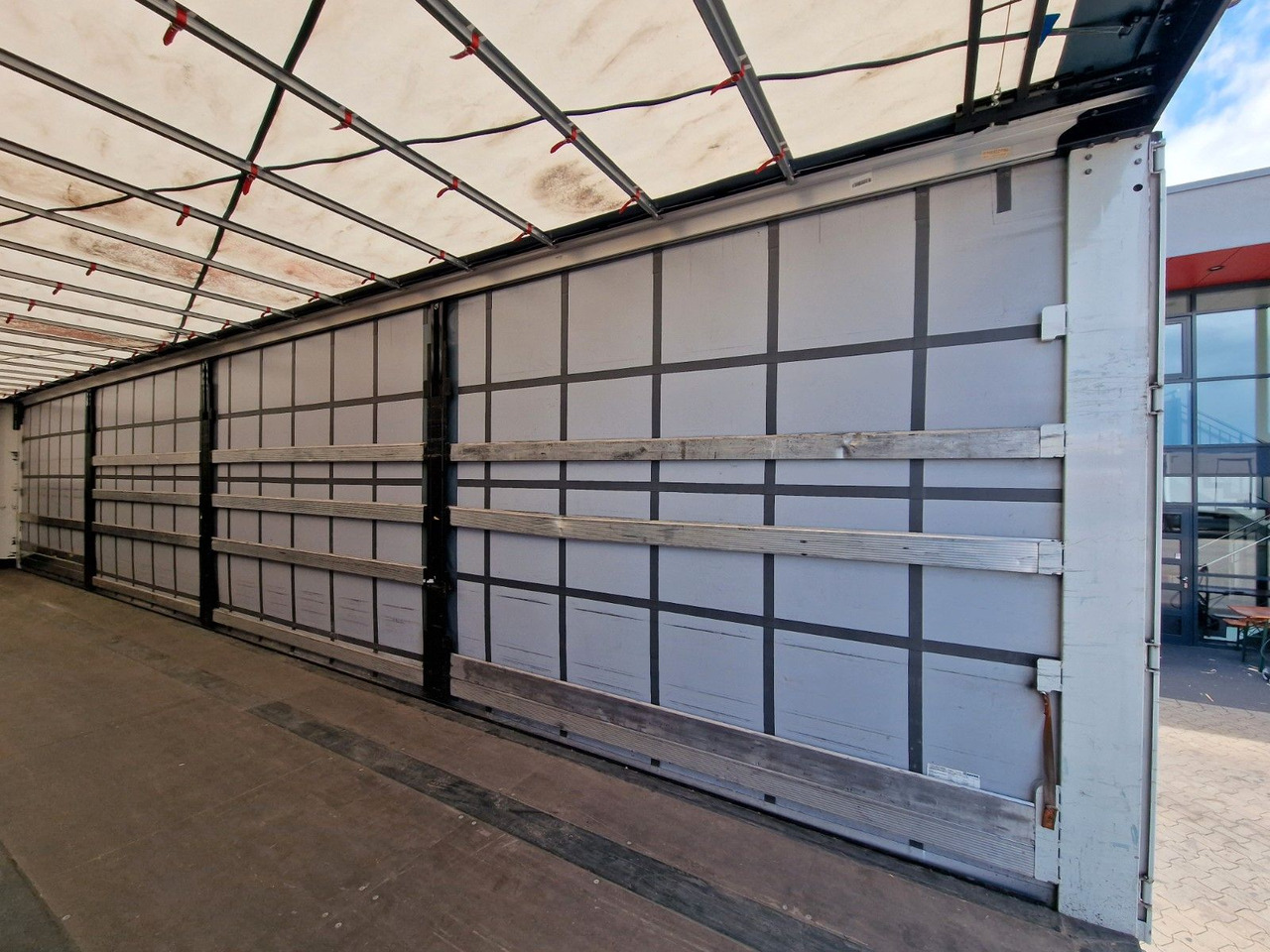 Curtainsider semi-trailer Krone SD / EDSCHA / Liftachse: picture 14