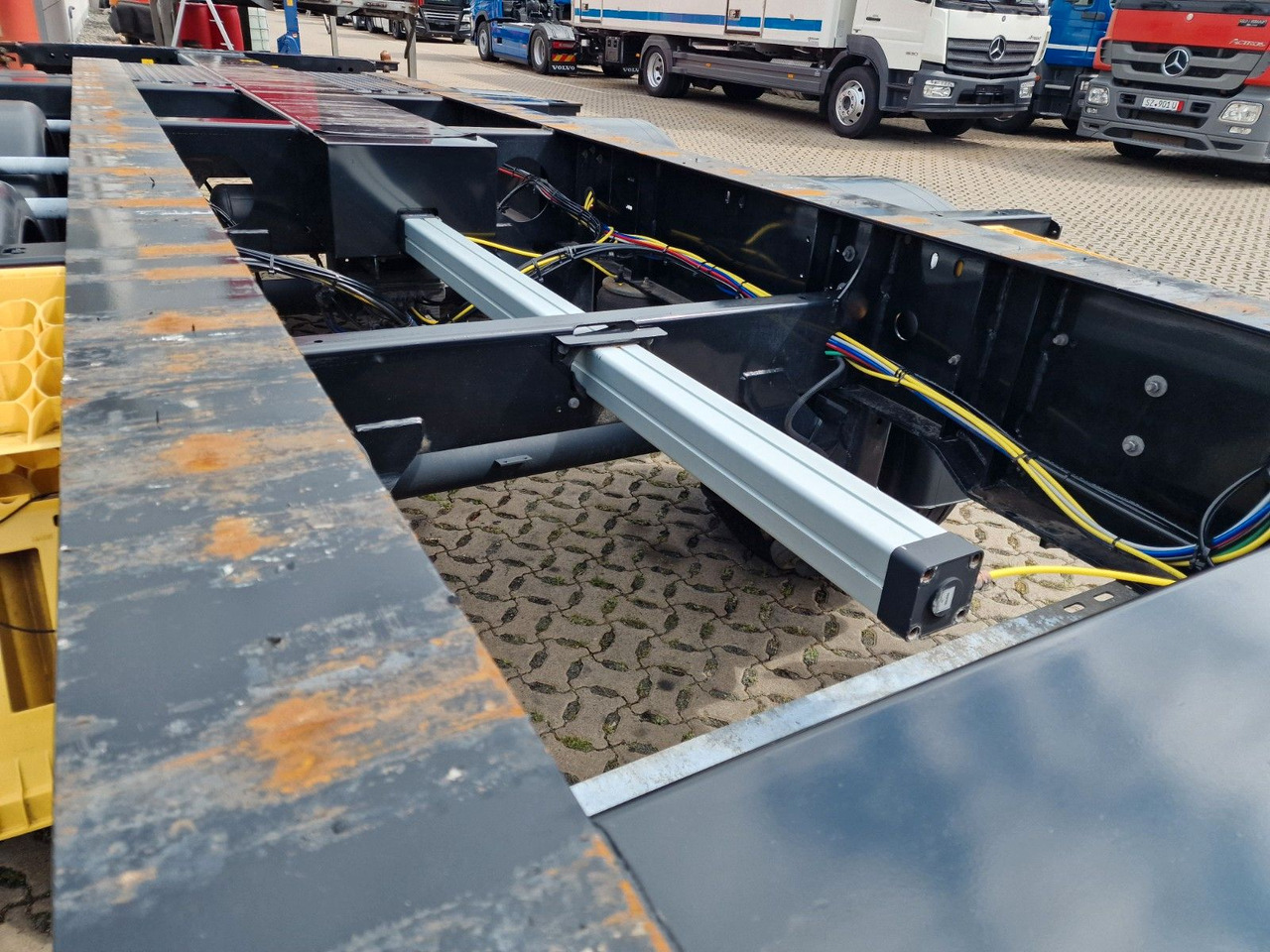 Container transporter/ Swap body semi-trailer Krone SD / Teleskop / Liftachse: picture 16