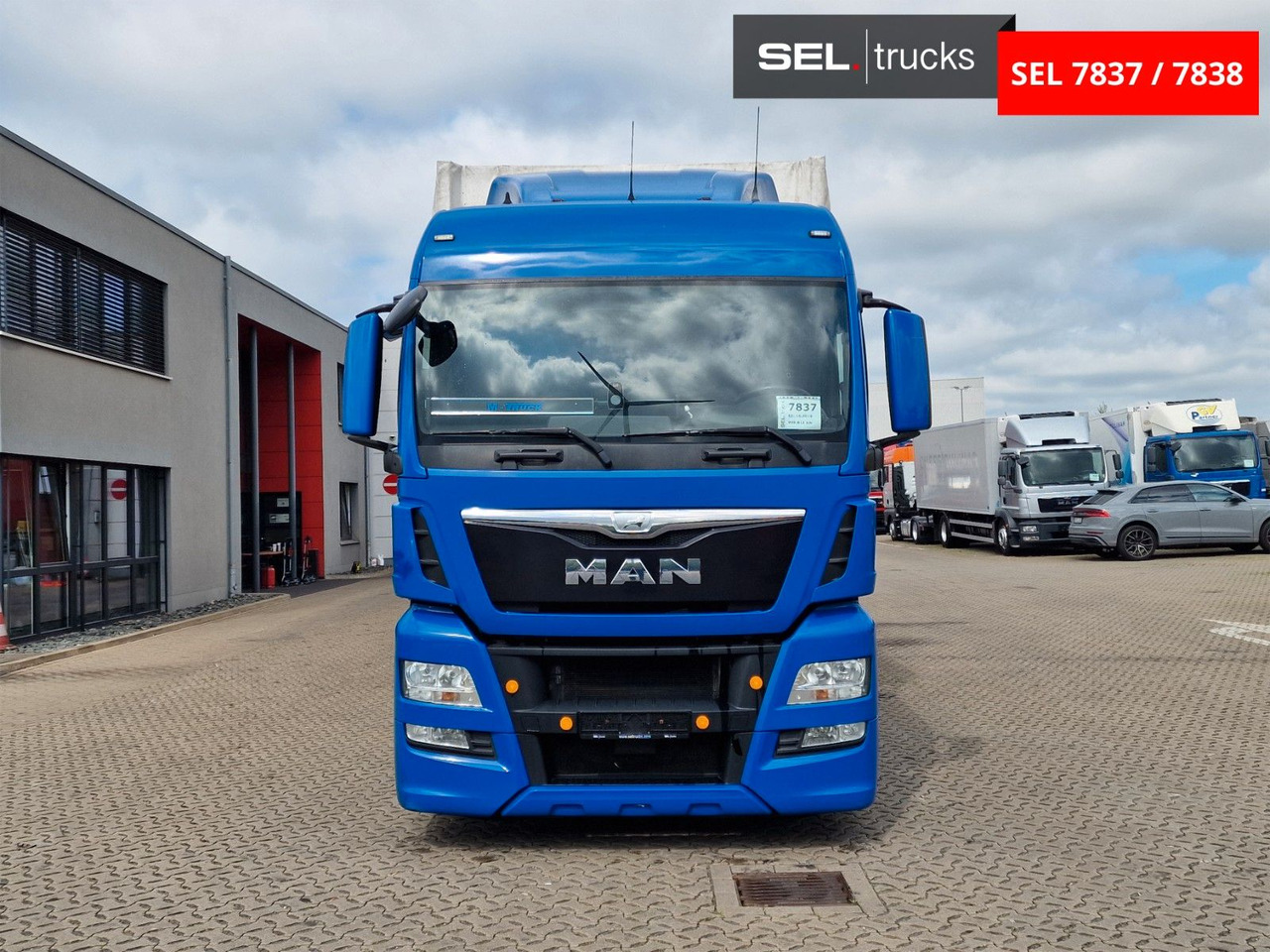 MAN TGX 18.440 4X2 LL-U/ Intarder /Hubdach/Durchlade - Curtainsider truck: picture 2 MAN TGX 18.440 4X2 LL-U/ Intarder /Hubdach/Durchlade - Curtainsider truck: picture 2