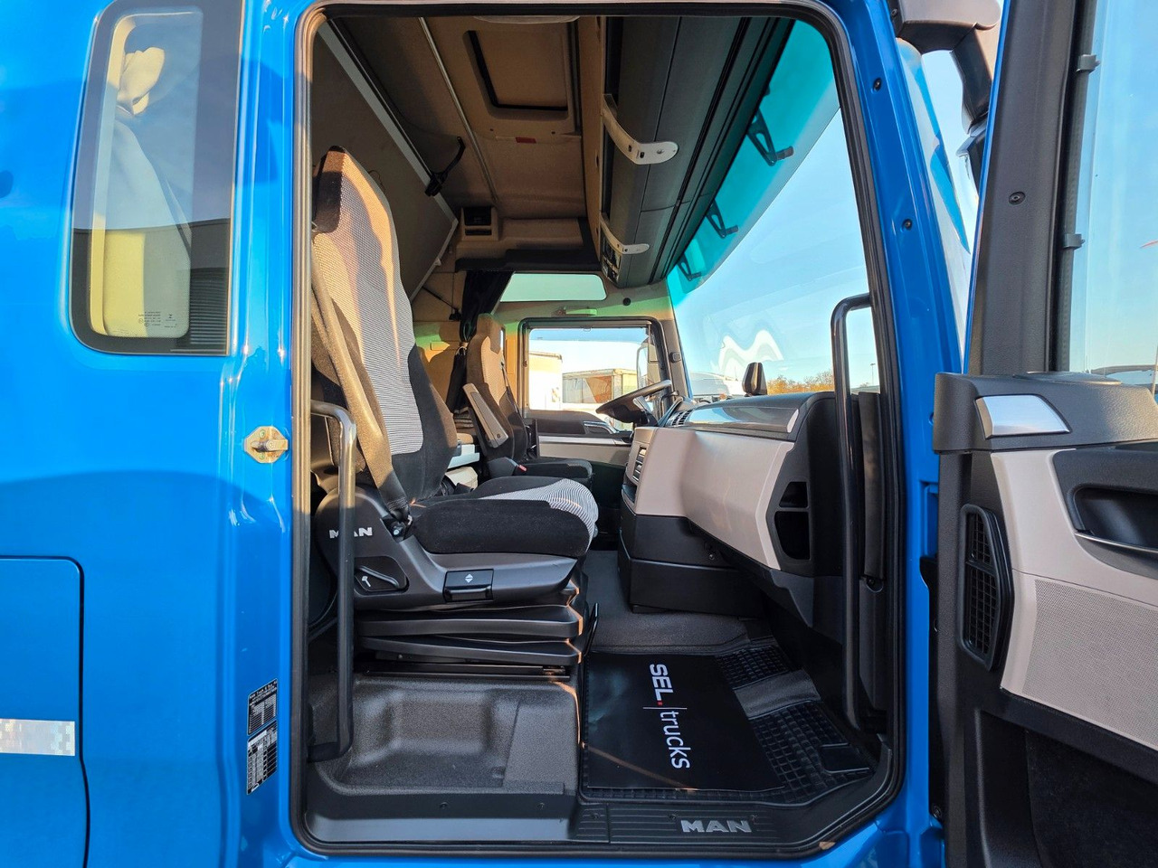 Container transporter/ Swap body truck MAN TGX 18.460 4X2 LL / Standklimaanlage: picture 28