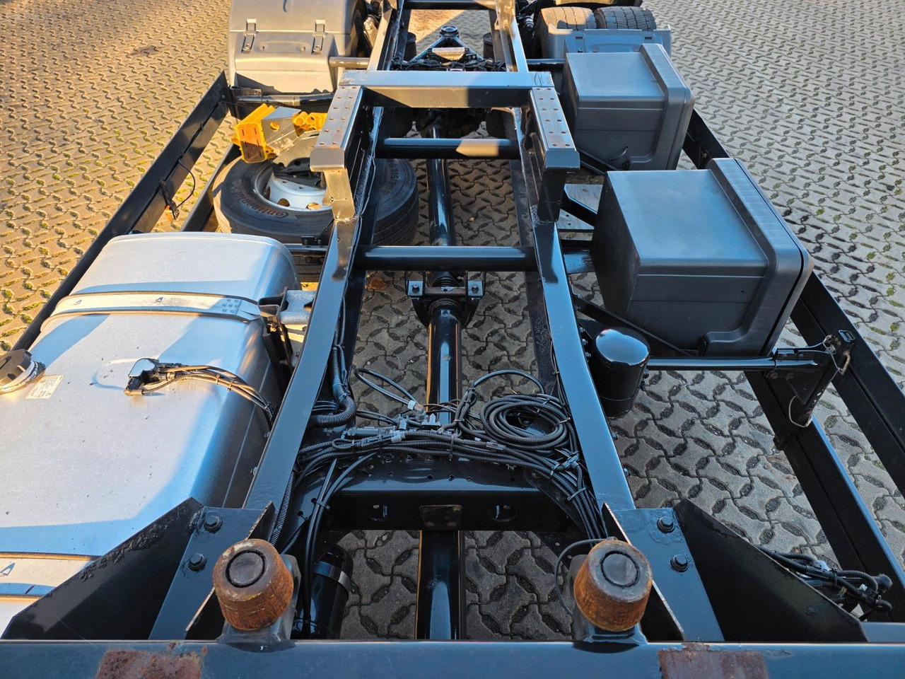 Container transporter/ Swap body truck MAN TGX 18.460 4X2 LL / Standklimaanlage: picture 12