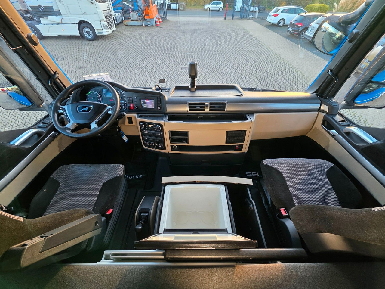 Container transporter/ Swap body truck MAN TGX 18.460 4X2 LL / Standklimaanlage: picture 36