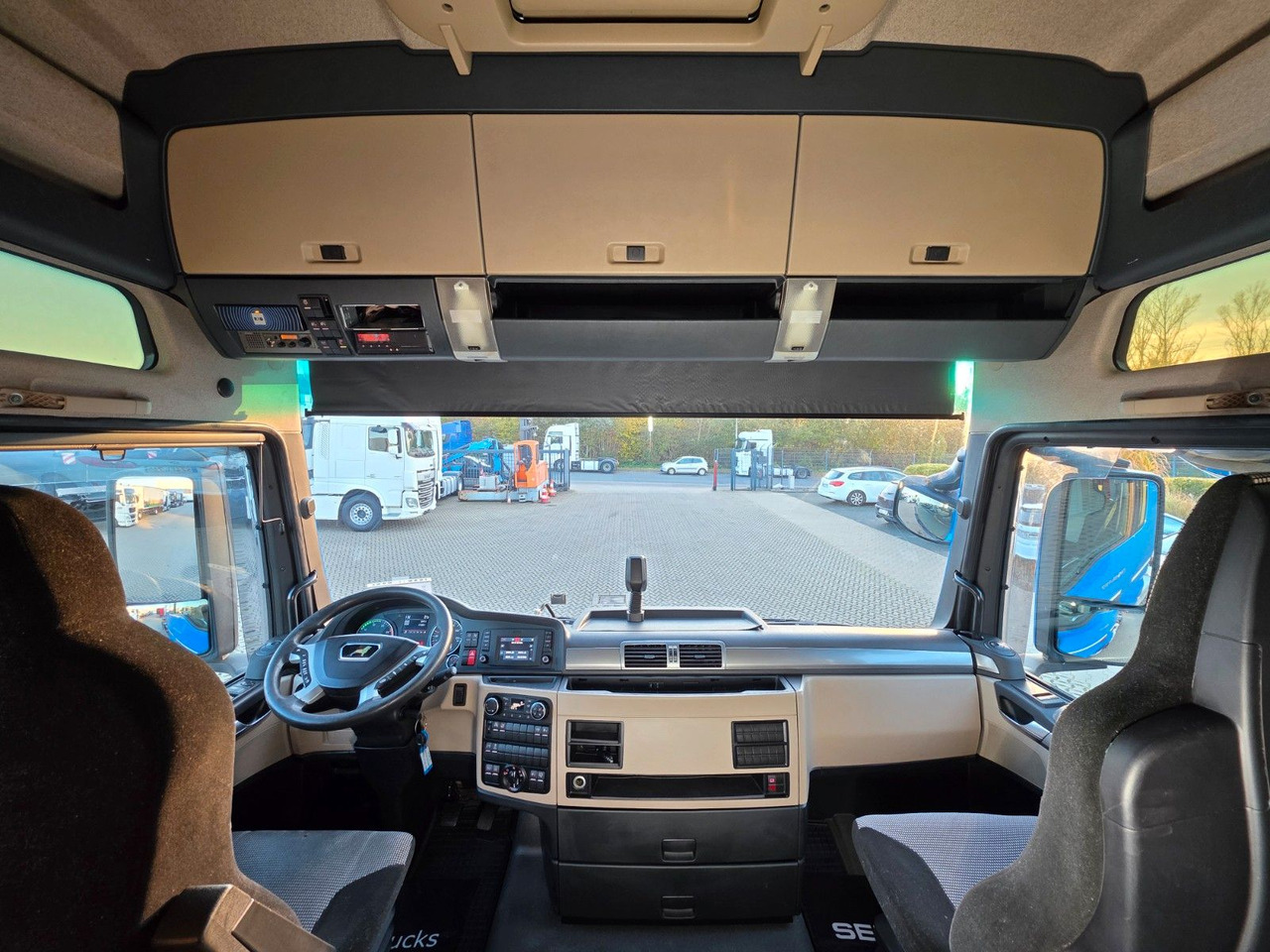 Container transporter/ Swap body truck MAN TGX 18.460 4X2 LL / Standklimaanlage: picture 33