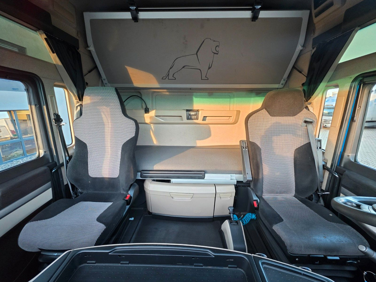 Container transporter/ Swap body truck MAN TGX 18.460 4X2 LL / Standklimaanlage: picture 30