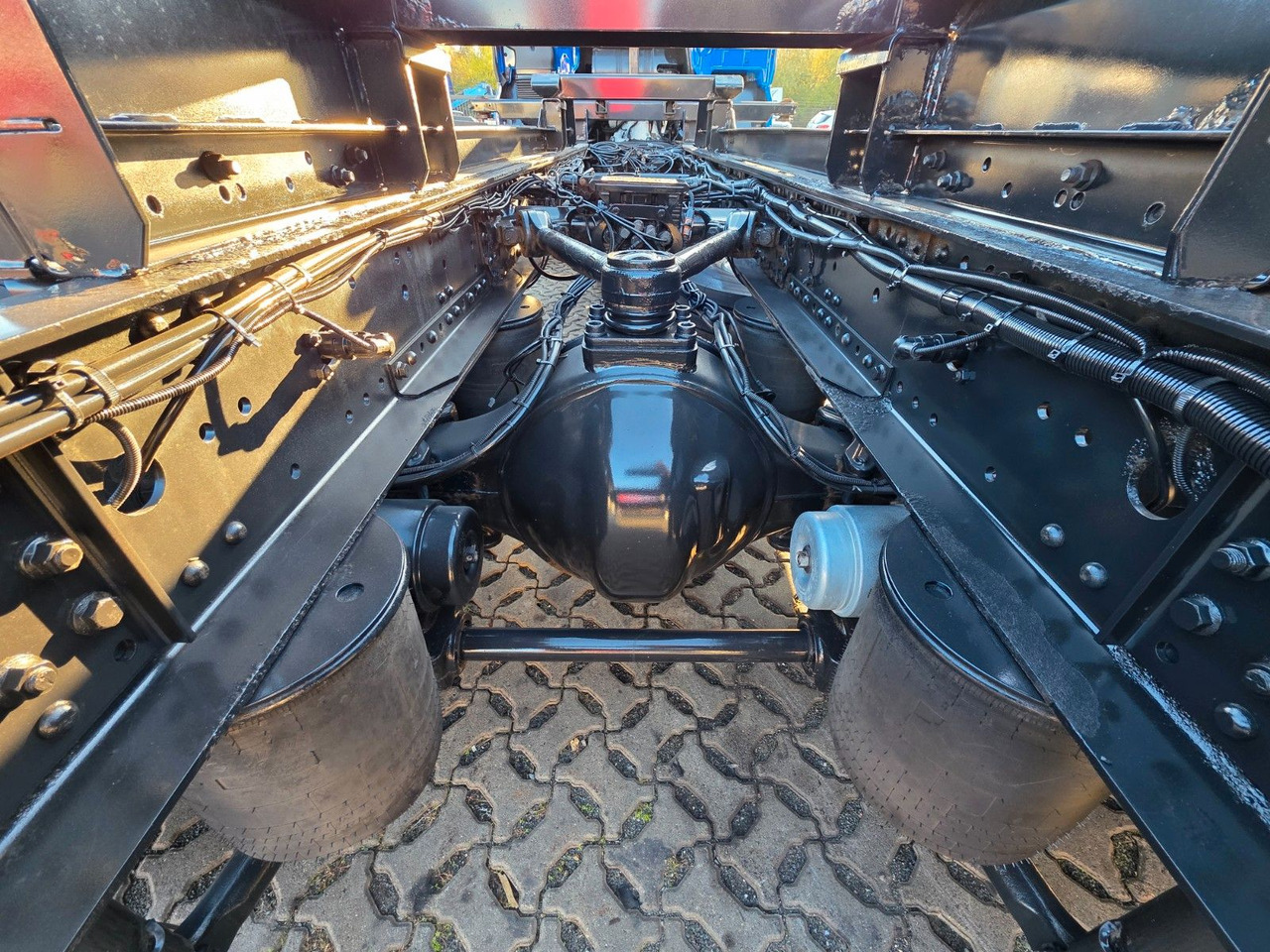 Container transporter/ Swap body truck MAN TGX 18.460 4X2 LL / Standklimaanlage: picture 10