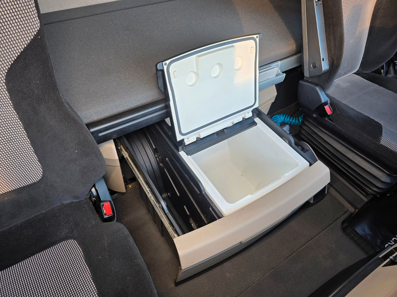 Container transporter/ Swap body truck MAN TGX 18.460 4X2 LL / Standklimaanlage: picture 32