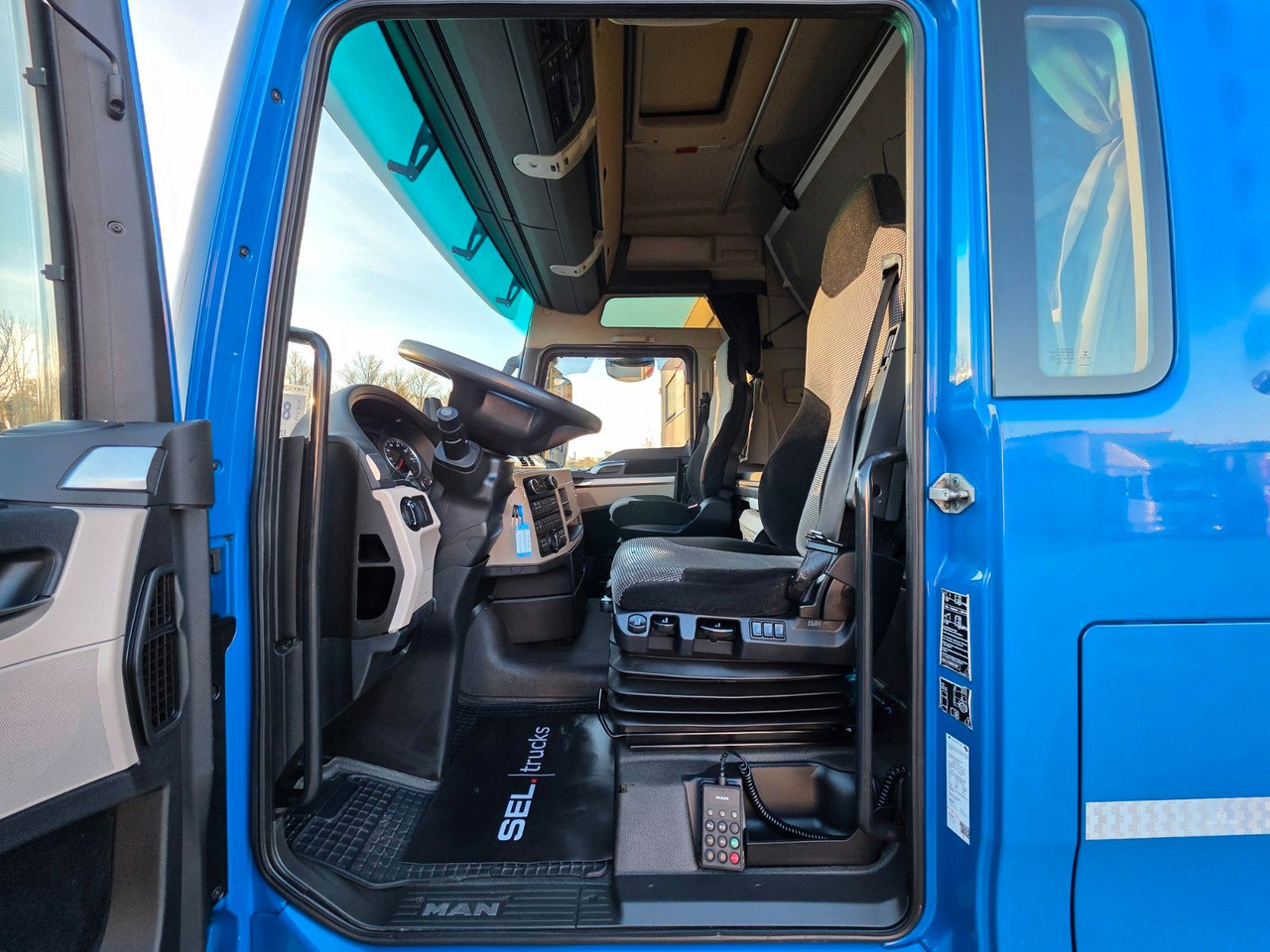 Container transporter/ Swap body truck MAN TGX 18.460 4X2 LL / Standklimaanlage: picture 26