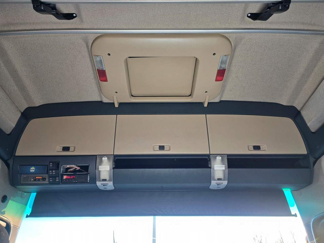 Container transporter/ Swap body truck MAN TGX 18.460 4X2 LL / Standklimaanlage: picture 34