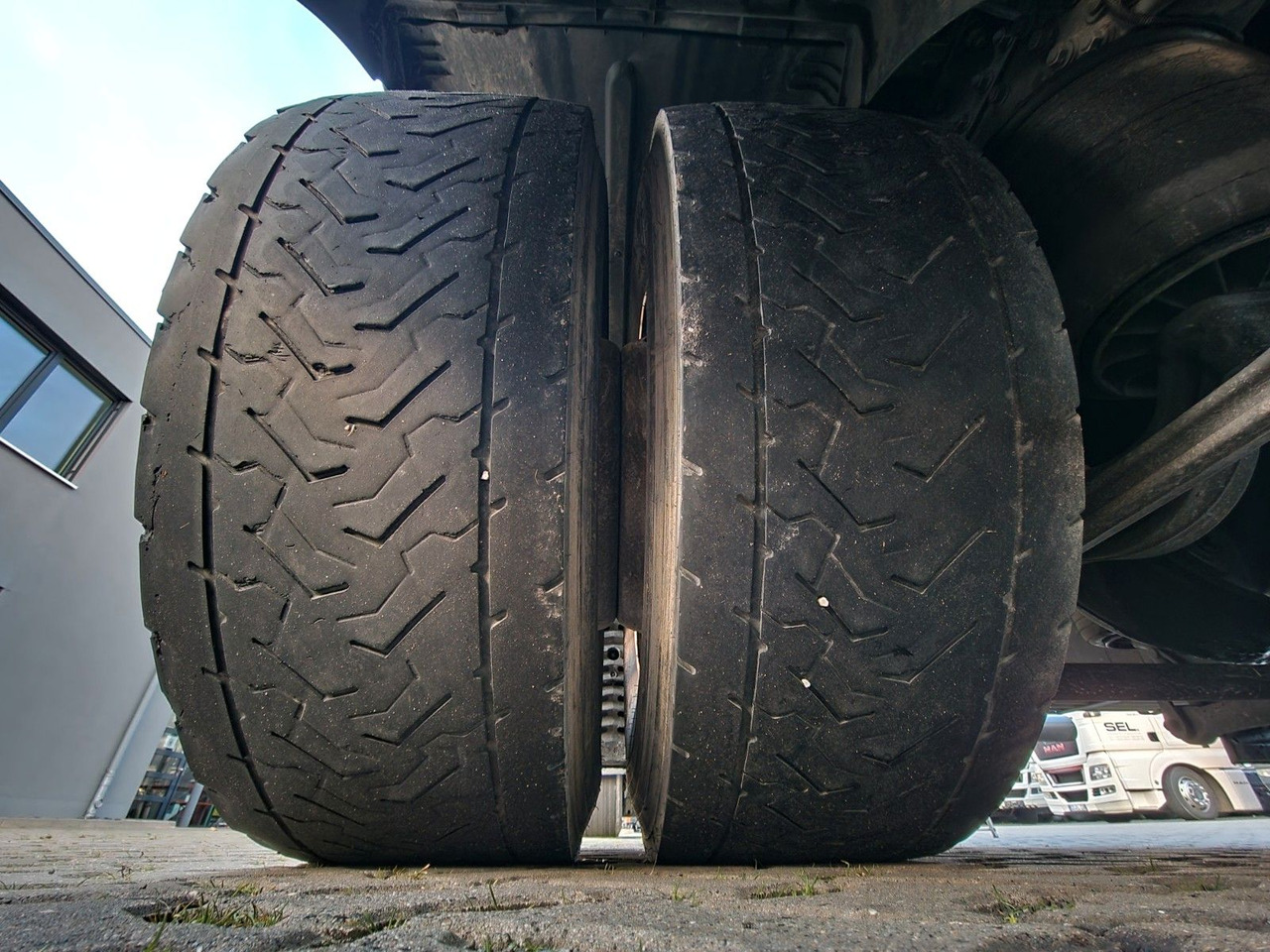 Curtainsider truck MAN TGX 18.580 4X2 LL/ Intarder/Aluklappen/Durchlade: picture 26