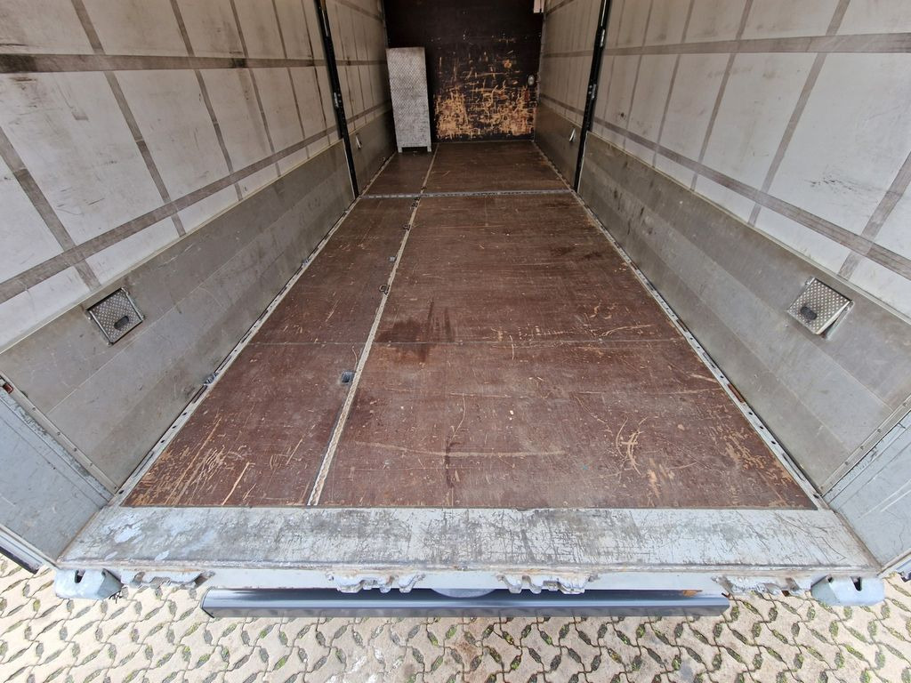 Curtainsider truck Mercedes-Benz Antos 1830L 4X2: picture 10