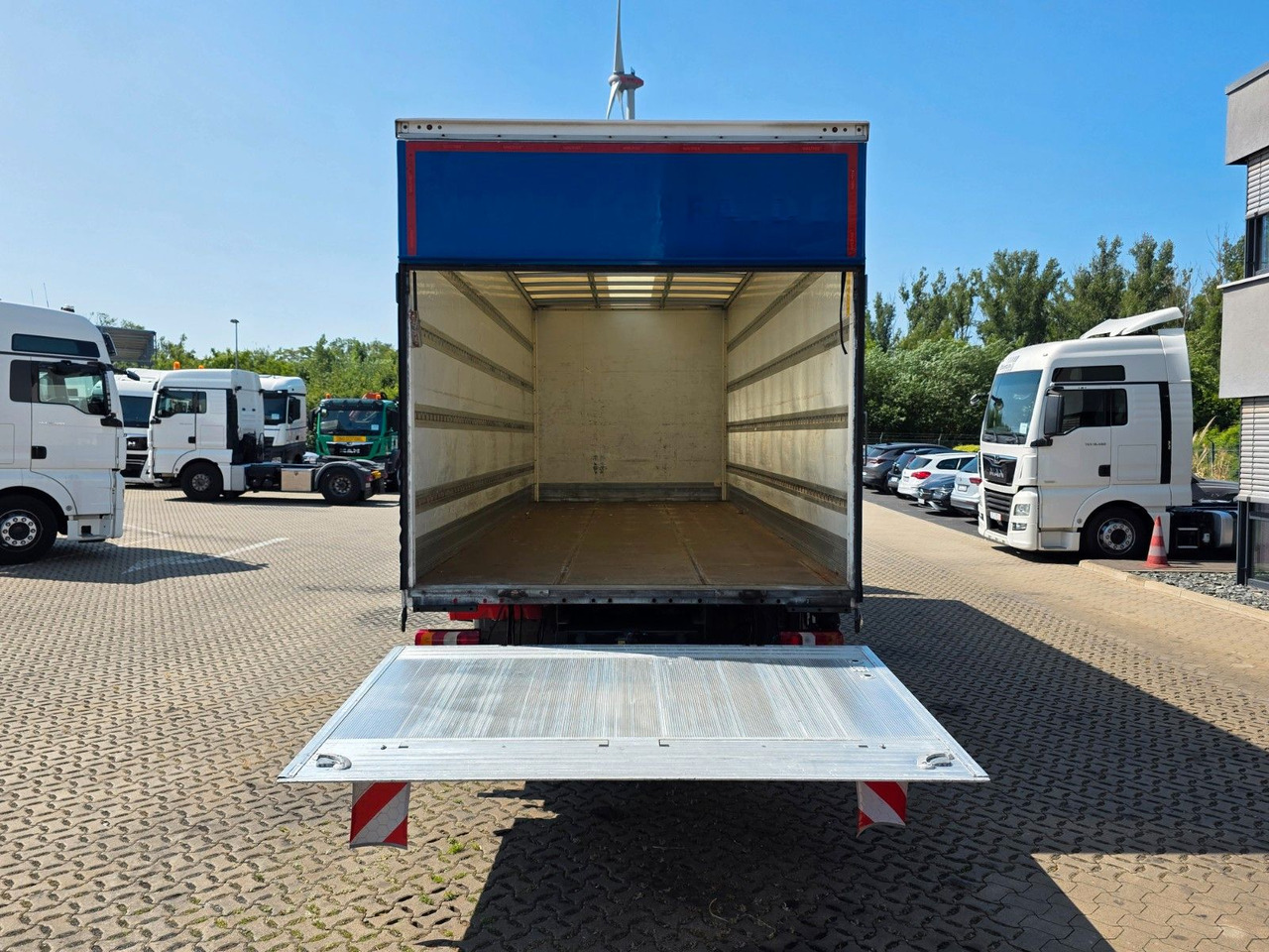 Box truck Mercedes-Benz Atego 1324 / Ladebordwand: picture 9